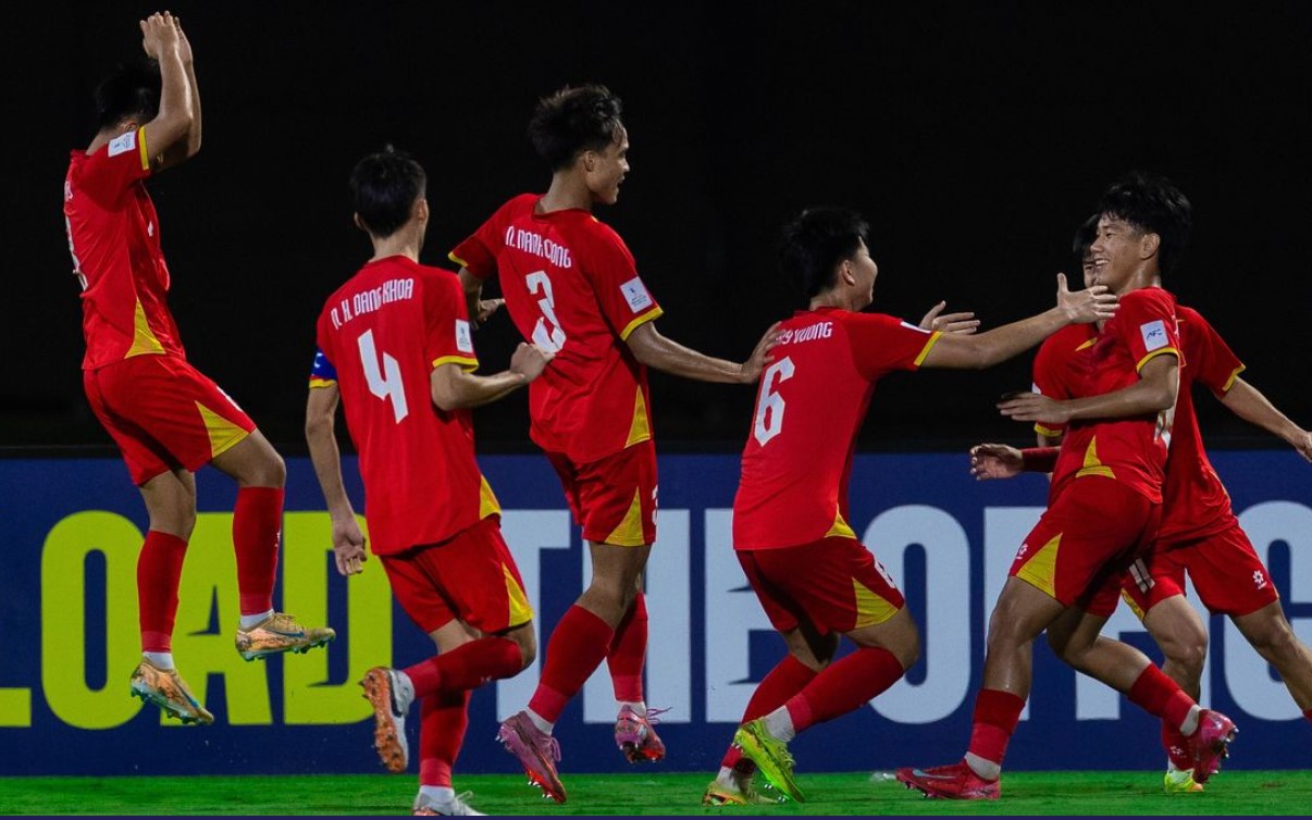 Ngạc nhi&ecirc;n đến th&uacute; vị với U17 Việt Nam - Ảnh 1.