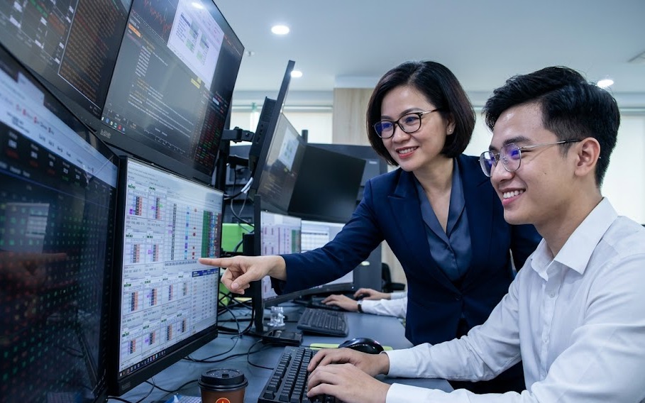 Sau phiên bán tháo, VN-Index "bật dậy" đầy bất ngờ