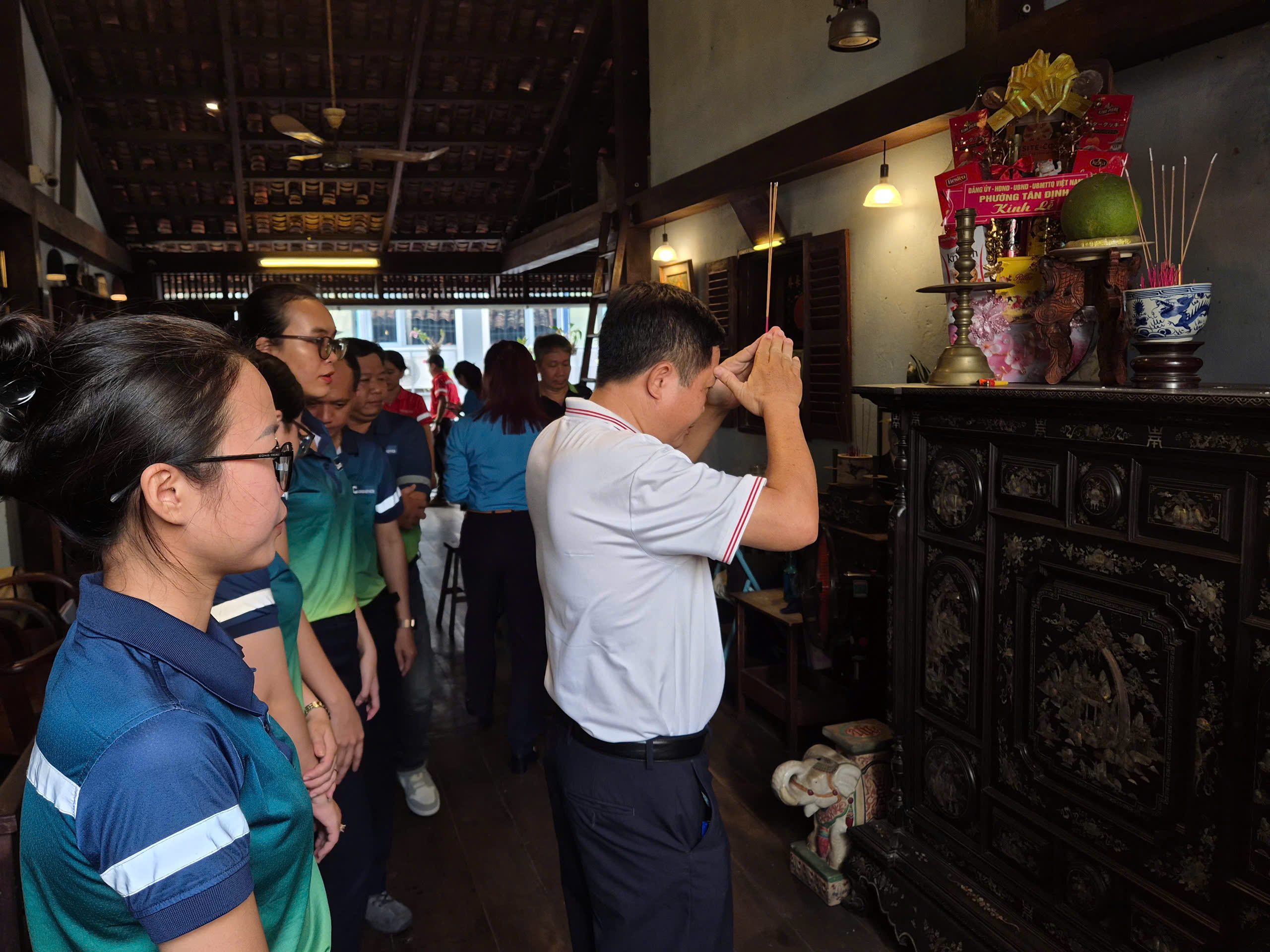 C&agrave; ph&ecirc; c&ugrave;ng l&atilde;nh đạo, người lao động g&oacute;p &yacute; về lương - Ảnh 3.