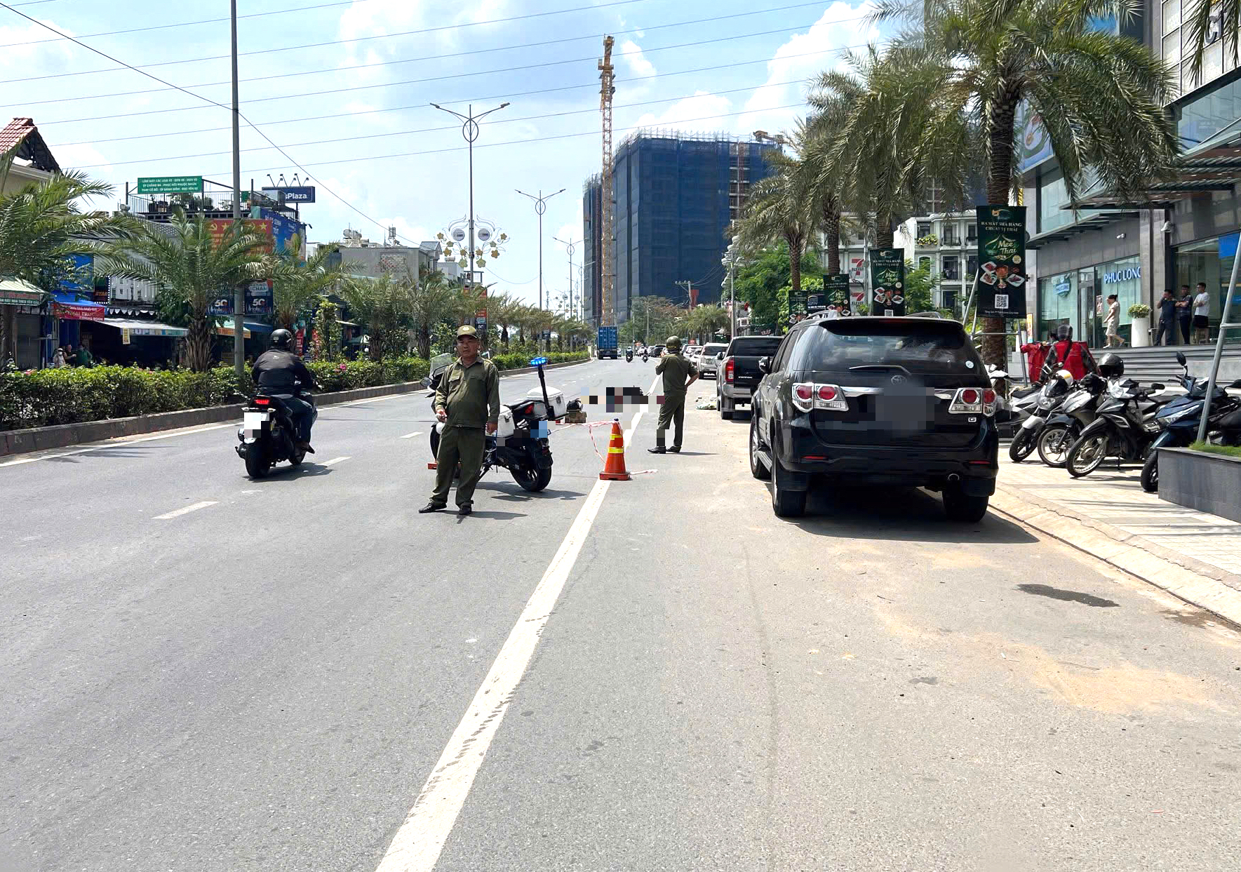 Tai nạn giao thông TPHCM: Xe ben cán tử vong người phụ nữ tại phường đông hòa - Ảnh 1.