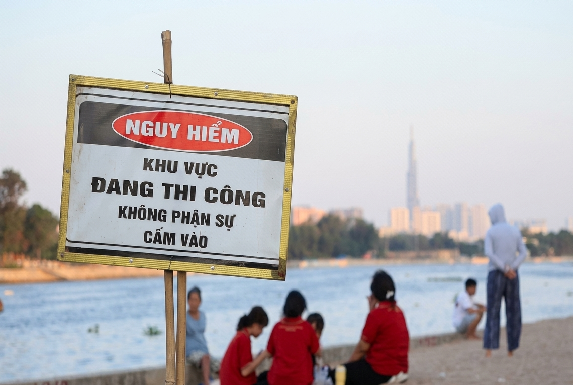 CSGT TPHCM khuyến c&aacute;o kh&ocirc;ng tụ tập chụp ảnh ở khu vực "biển G&ograve; Vấp" - Ảnh 1.