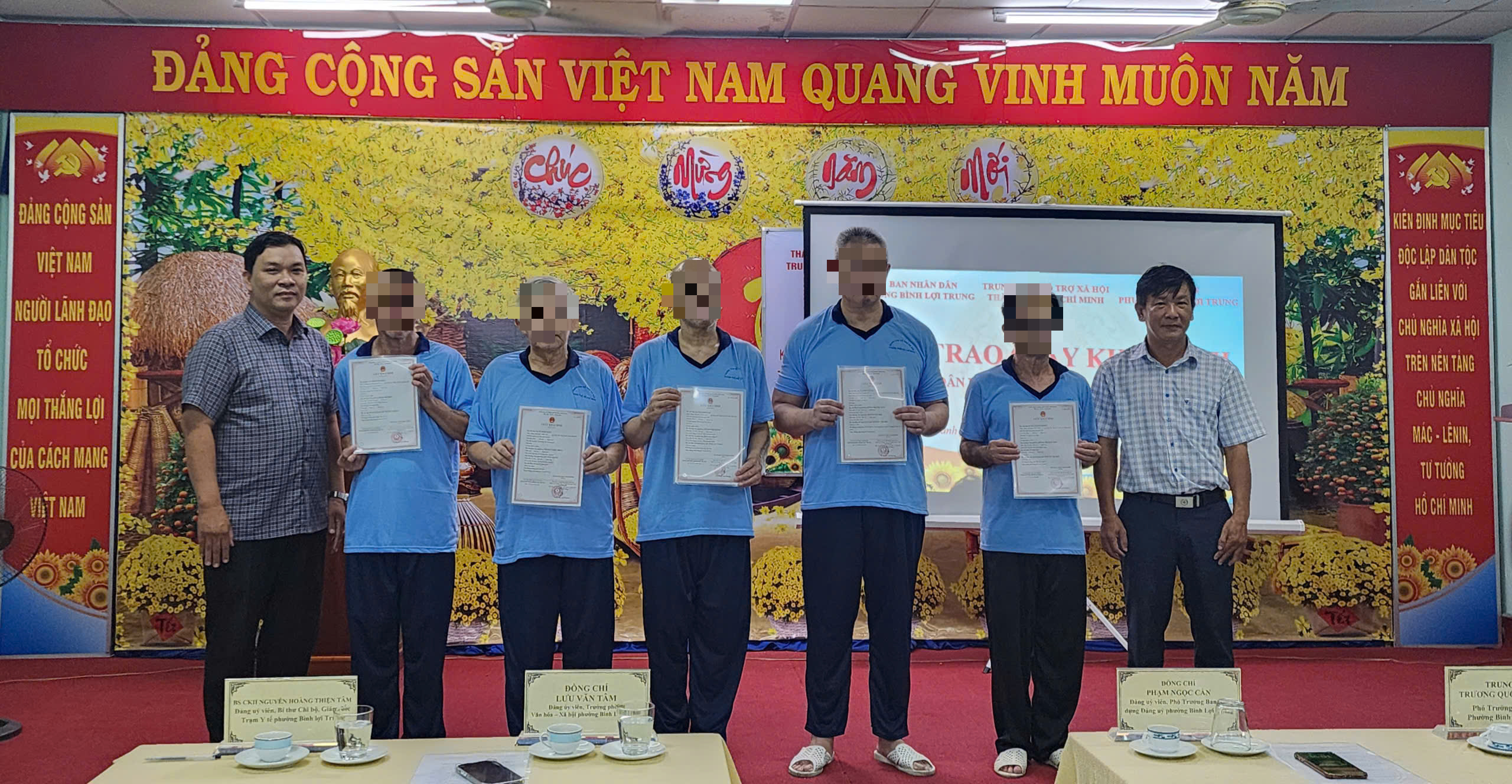 TP HCM lần đầu triển khai hỗ trợ cấp khai sinh cho Việt kiều hồi hương không giấy tờ - Ảnh 1.