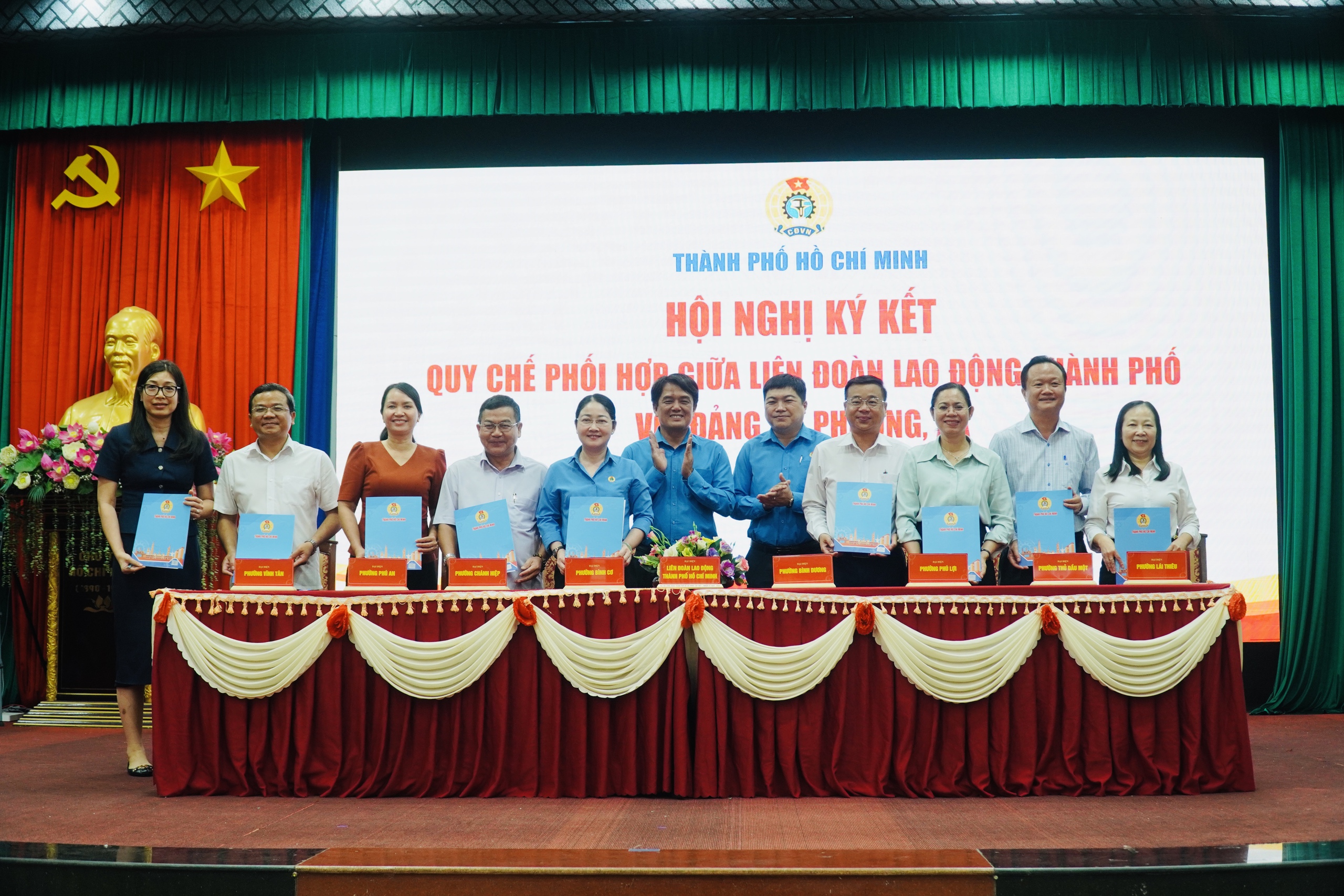 LĐLĐ TPHCM k&yacute; quy chế phối hợp với 36 địa phương khu vực B&igrave;nh Dương cũ - Ảnh 1.
