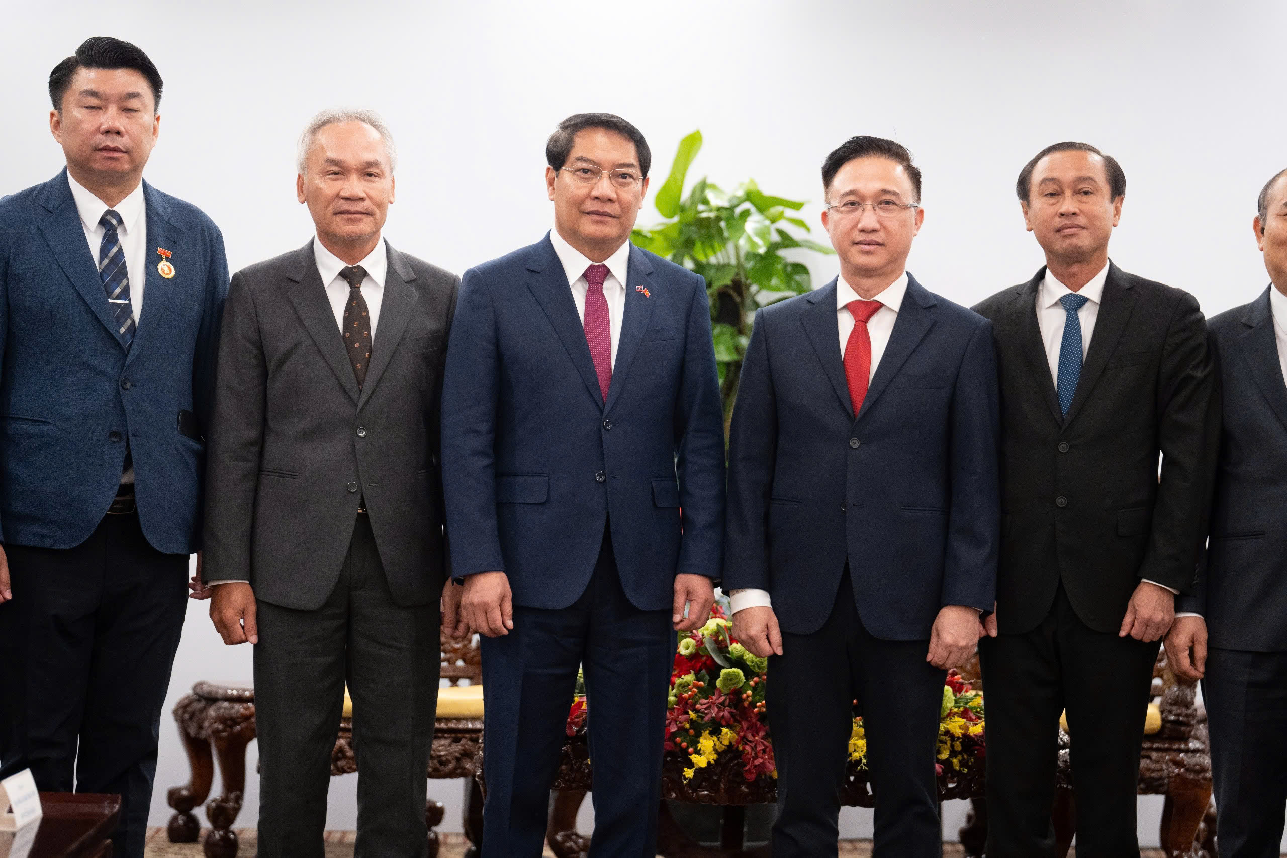 TPHCM tăng cường hợp tác với thủ đô Vientiane - Ảnh 3.