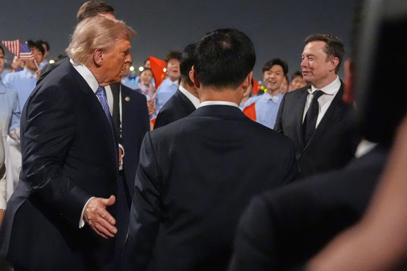 Ph&aacute;i đo&agrave;n &ldquo;ng&agrave;n tỉ đ&ocirc;&rdquo; của Tổng thống Donald Trump tiến v&agrave;o Bắc Kinh - Ảnh 3.