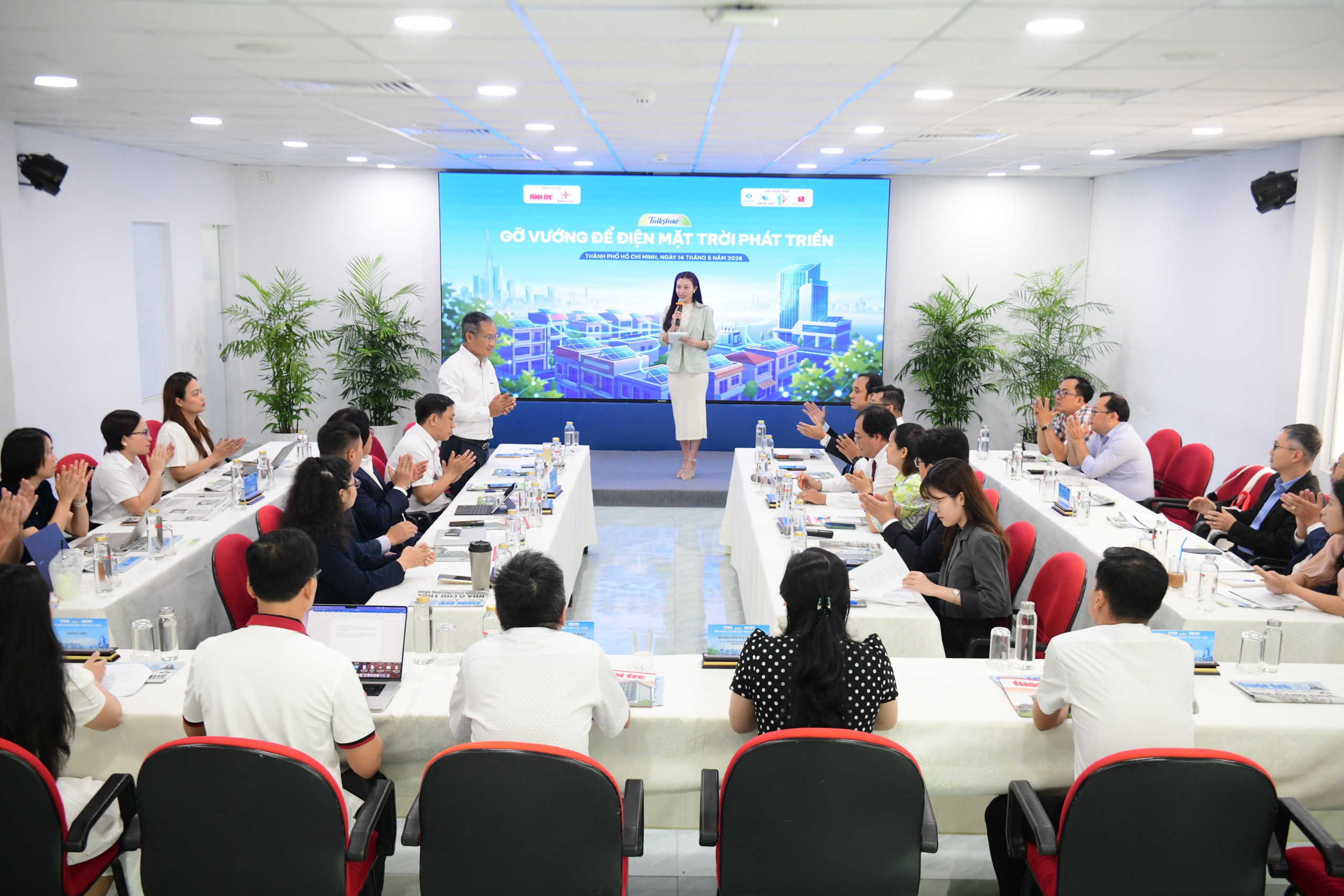 Lắp điện mặt trời mái nhà 2026: Tiết kiệm chi phí điện cho hộ gia đình - Ảnh 1.