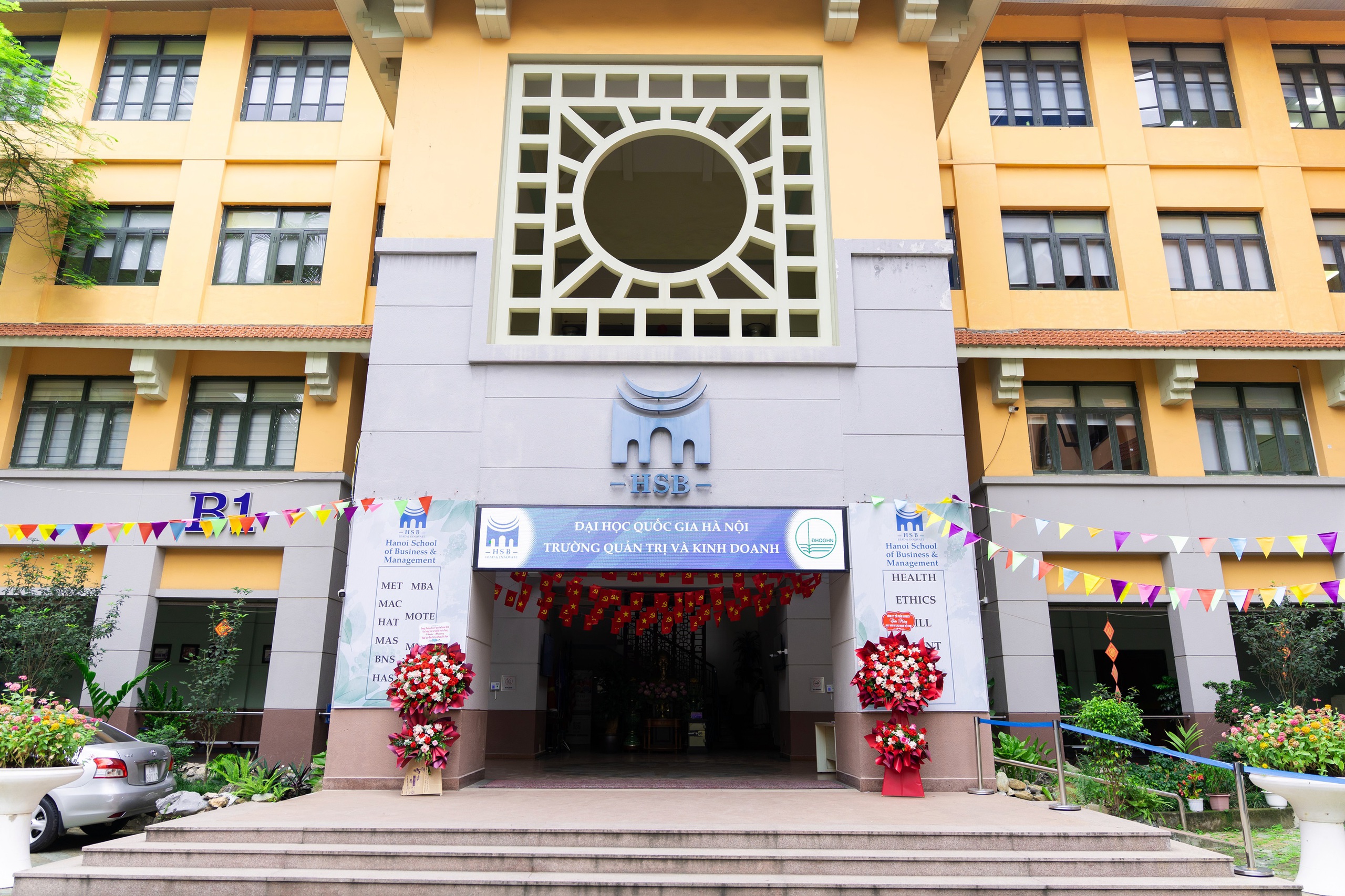 Trường công lập đầu tiên tại Việt Nam đạt QS Stars 5 Stars - Ảnh 2.