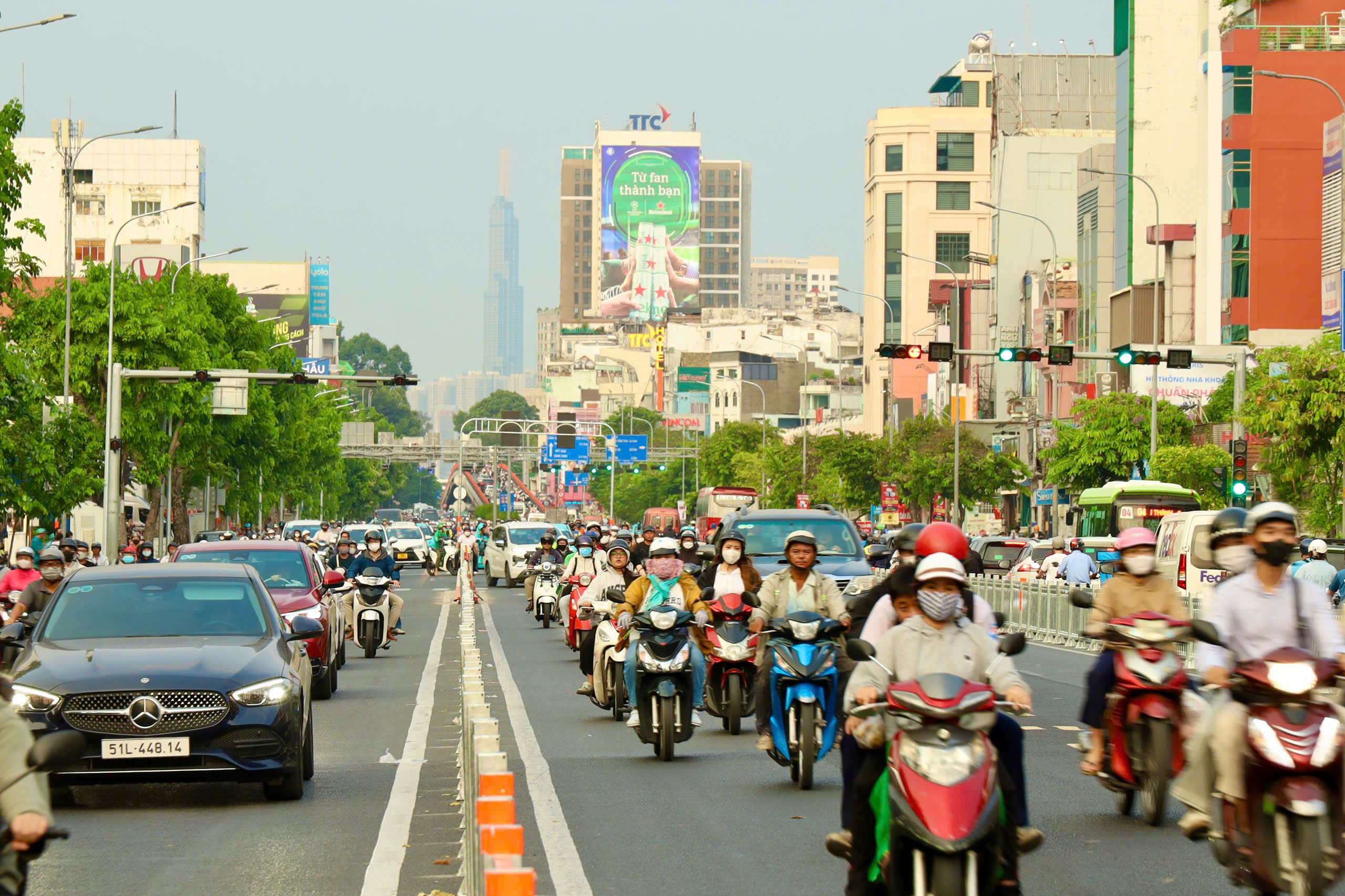 Đường Cộng Hòa chiều 14-5: xe đông, không ùn tắc kéo dài - Ảnh 7.
