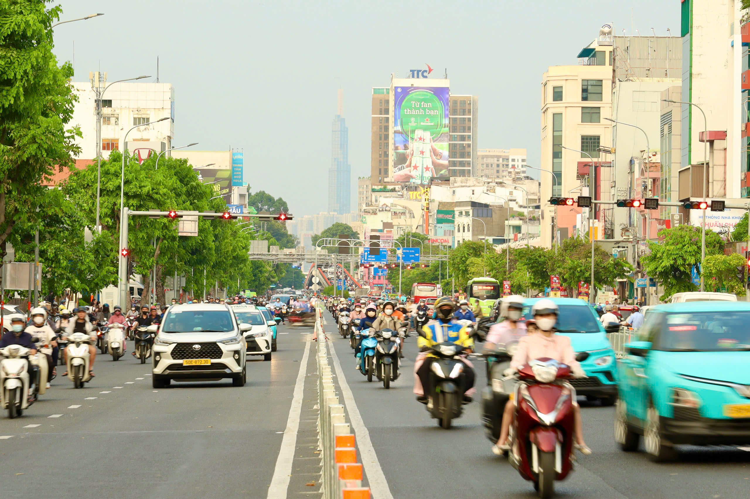 Đường Cộng Hòa chiều 14-5: xe đông, không ùn tắc kéo dài - Ảnh 1.