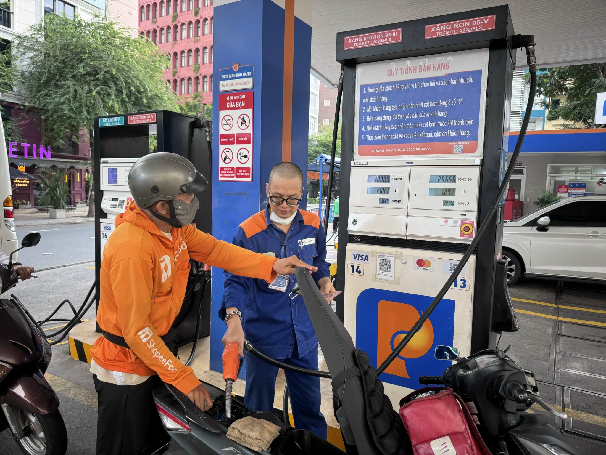Hàng loạt cây xăng sắp ngừng bán xăng khoáng RON95 - Ảnh 1.