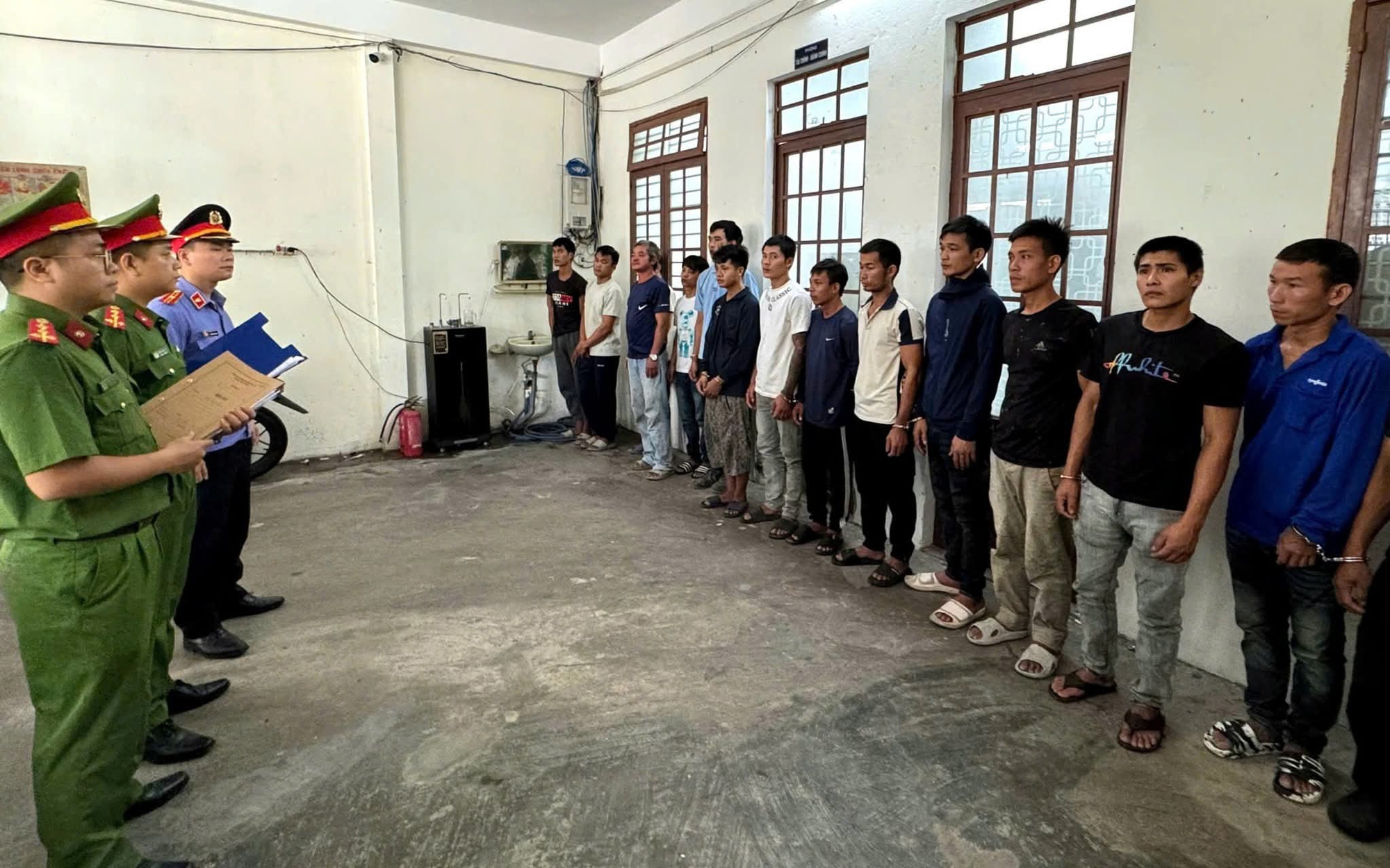 Bắt giam 16 đối tượng hỗn chiến, đập phá quán nhậu ở trung tâm Đà Nẵng