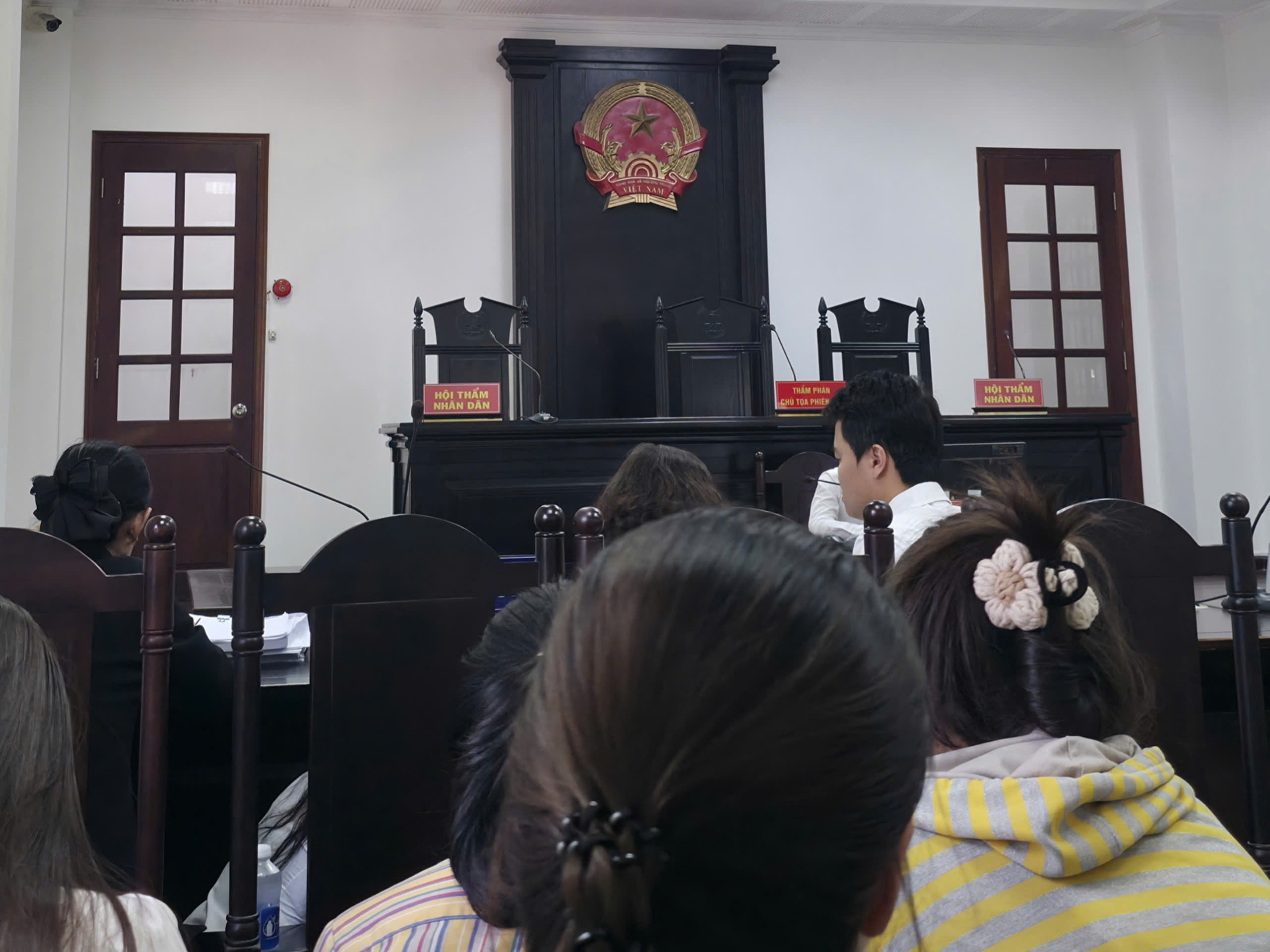 Vụ ly hôn 1.200 tỉ đồng ở TPHCM: Tòa sẽ triệu tập "người thứ ba"? - Ảnh 1.