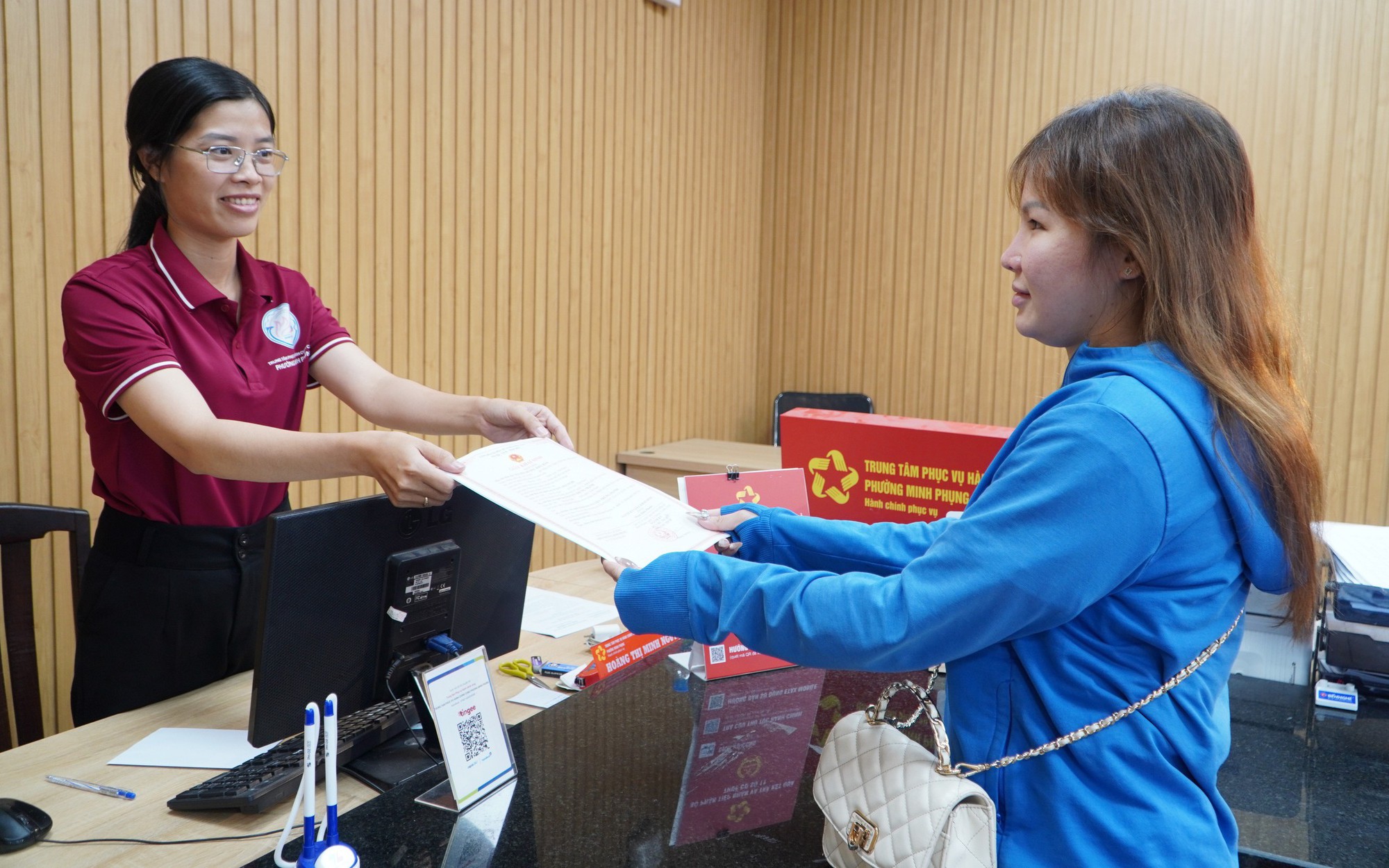 Học Bác qua những điều giản dị: Người dân là trung tâm
