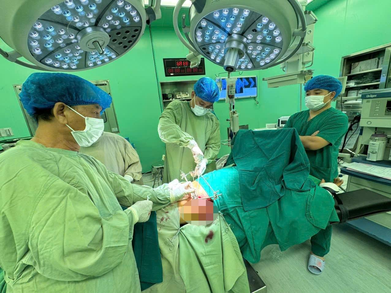 TPHCM hỗ trợ toàn diện Bệnh viện Bà Rịa, hướng tới bệnh viện cửa ngõ phía Đông Nam - Ảnh 2.