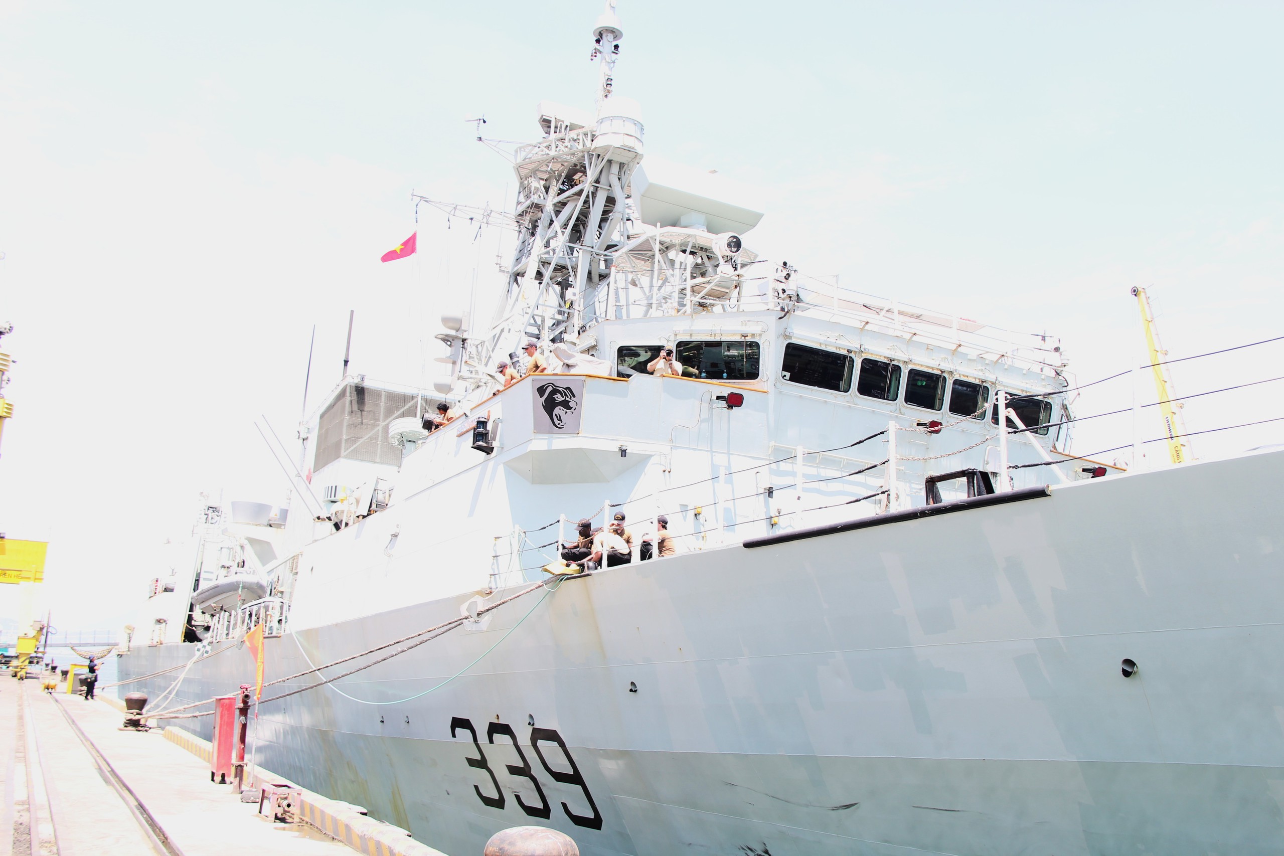 Tàu Hải quân Hoàng gia Canada thăm Đà Nẵng trong chiến dịch HORIZON - Ảnh 7.