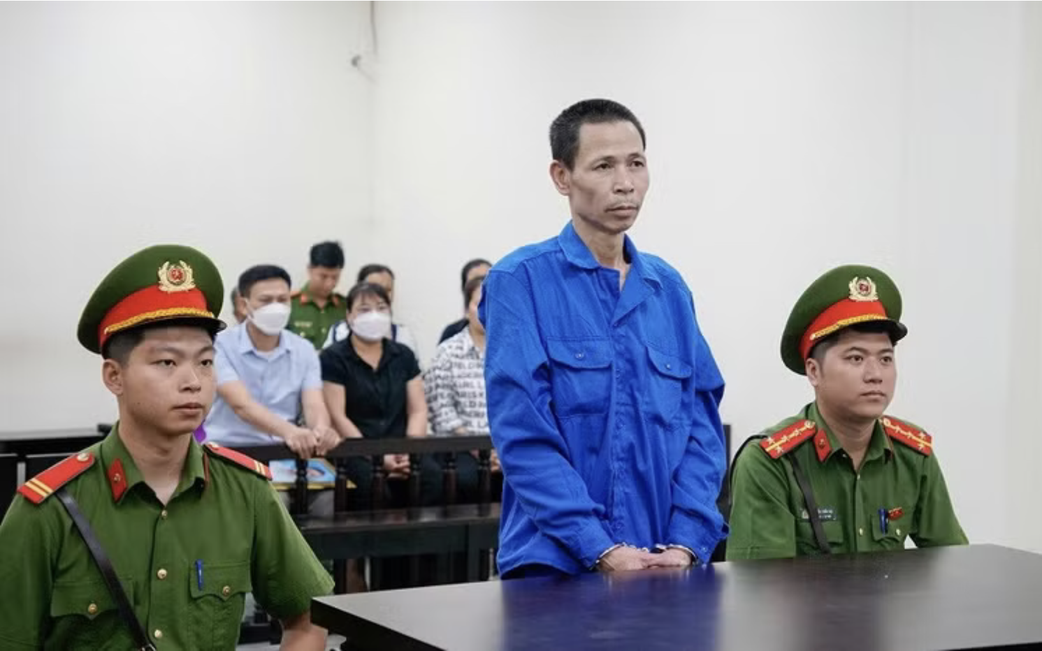 Kẻ đổ xăng đốt quán cà phê làm 11 người tử vong lĩnh án
