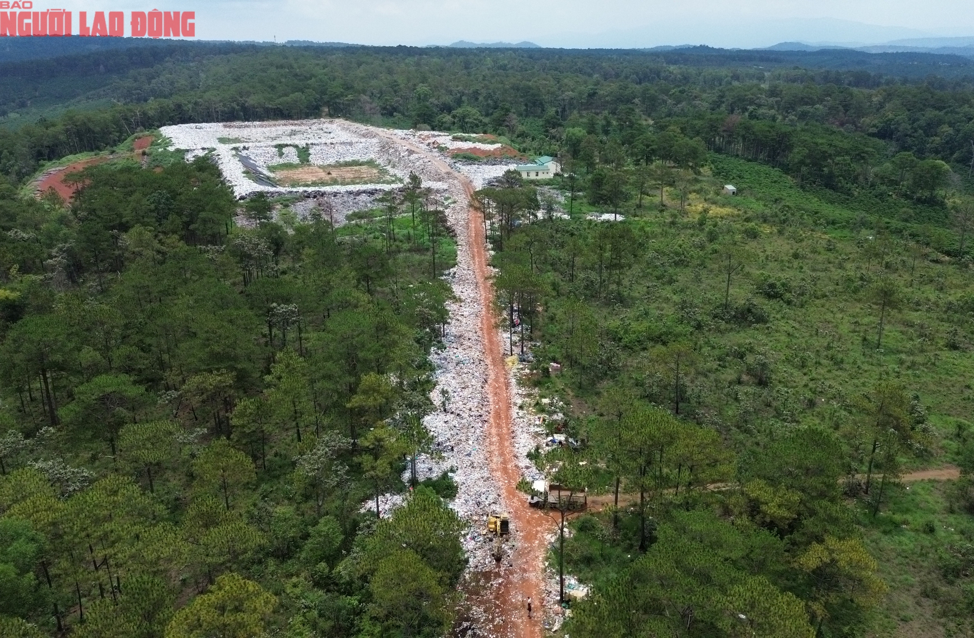 Người dân bức xúc vì rác thải "bao vây" khắp nơi - Ảnh 11.
