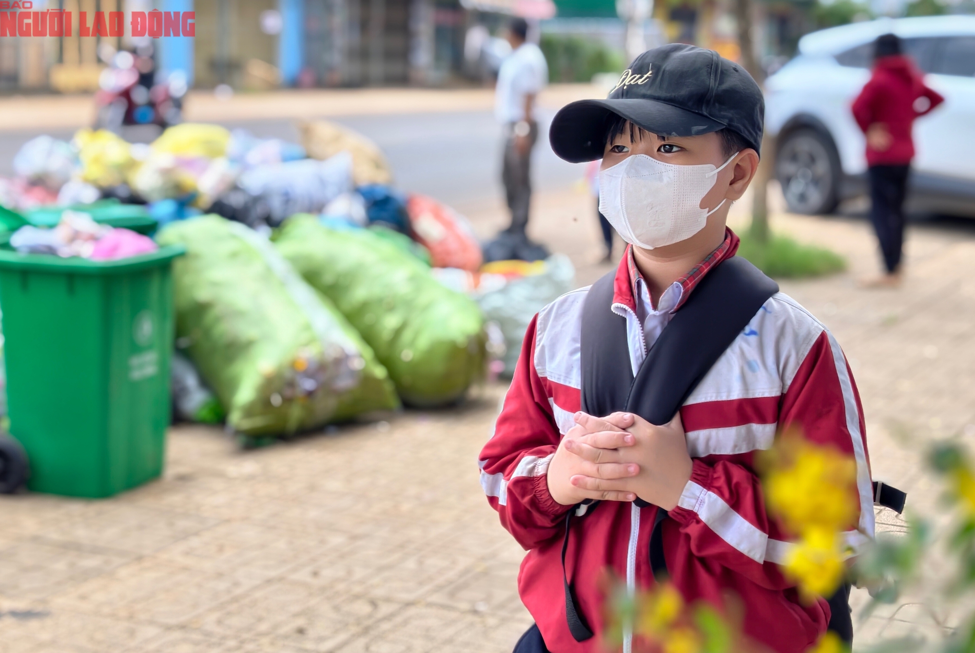 Người dân bức xúc vì rác thải "bao vây" khắp nơi - Ảnh 9.
