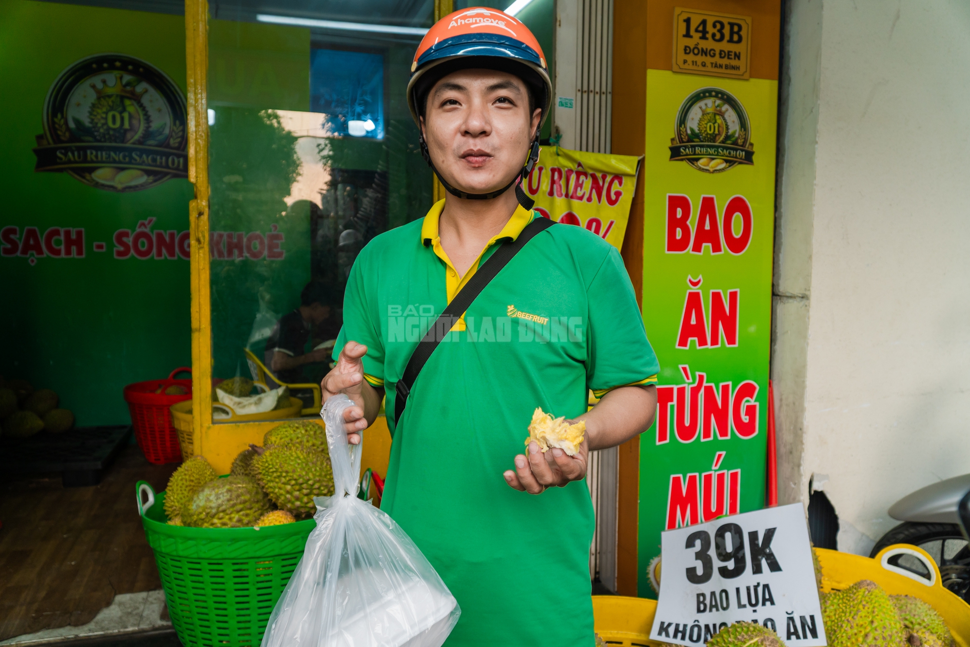 VIDEO: Sầu riêng giá rẻ “đổ bộ” vào TPHCM, tiểu thương bán hàng tấn mỗi ngày - Ảnh 16.