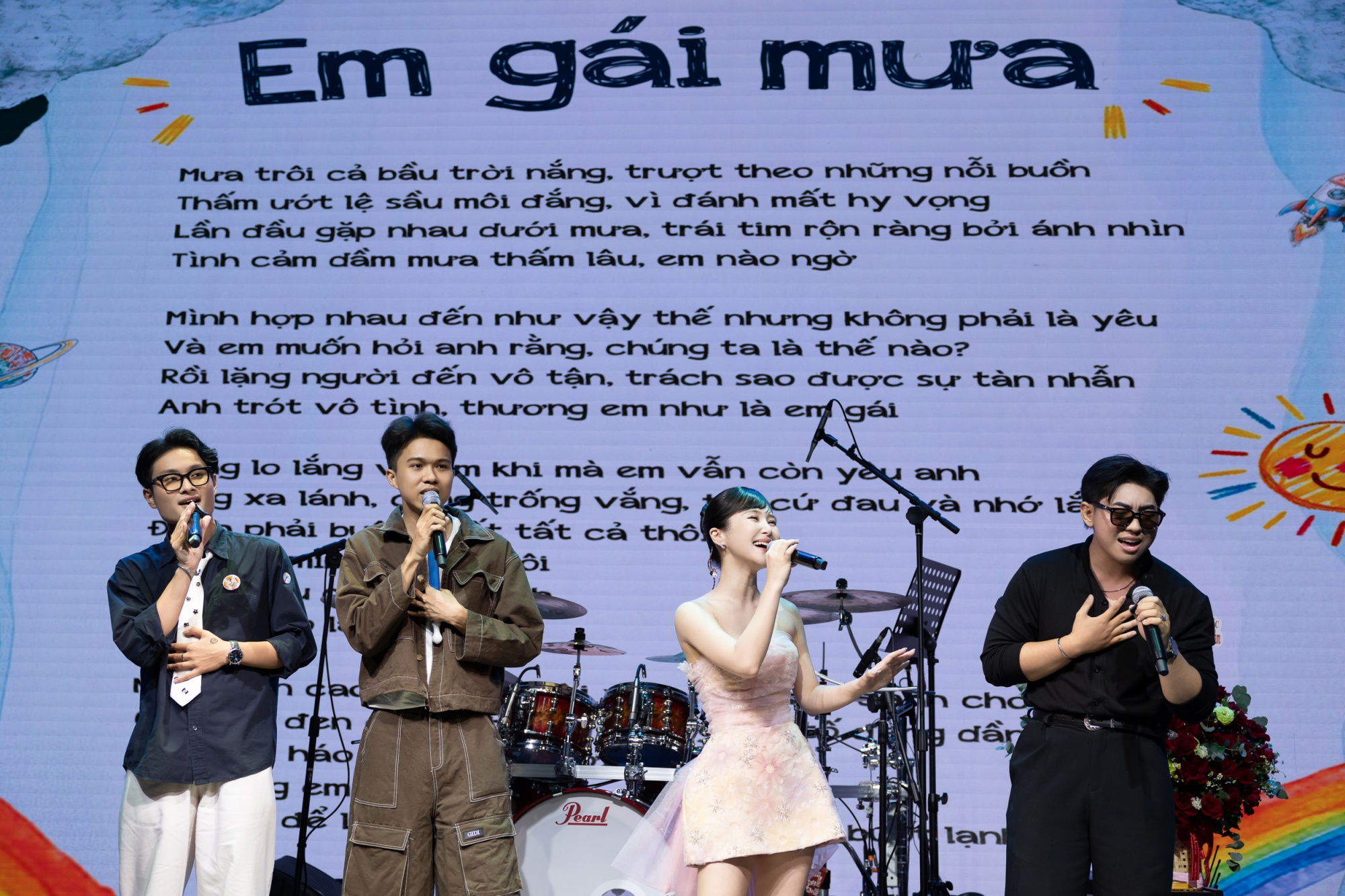 Khoảnh khắc tinh tế của Hương Tràm khi hỗ trợ khán giả cầu hôn - Ảnh 6.