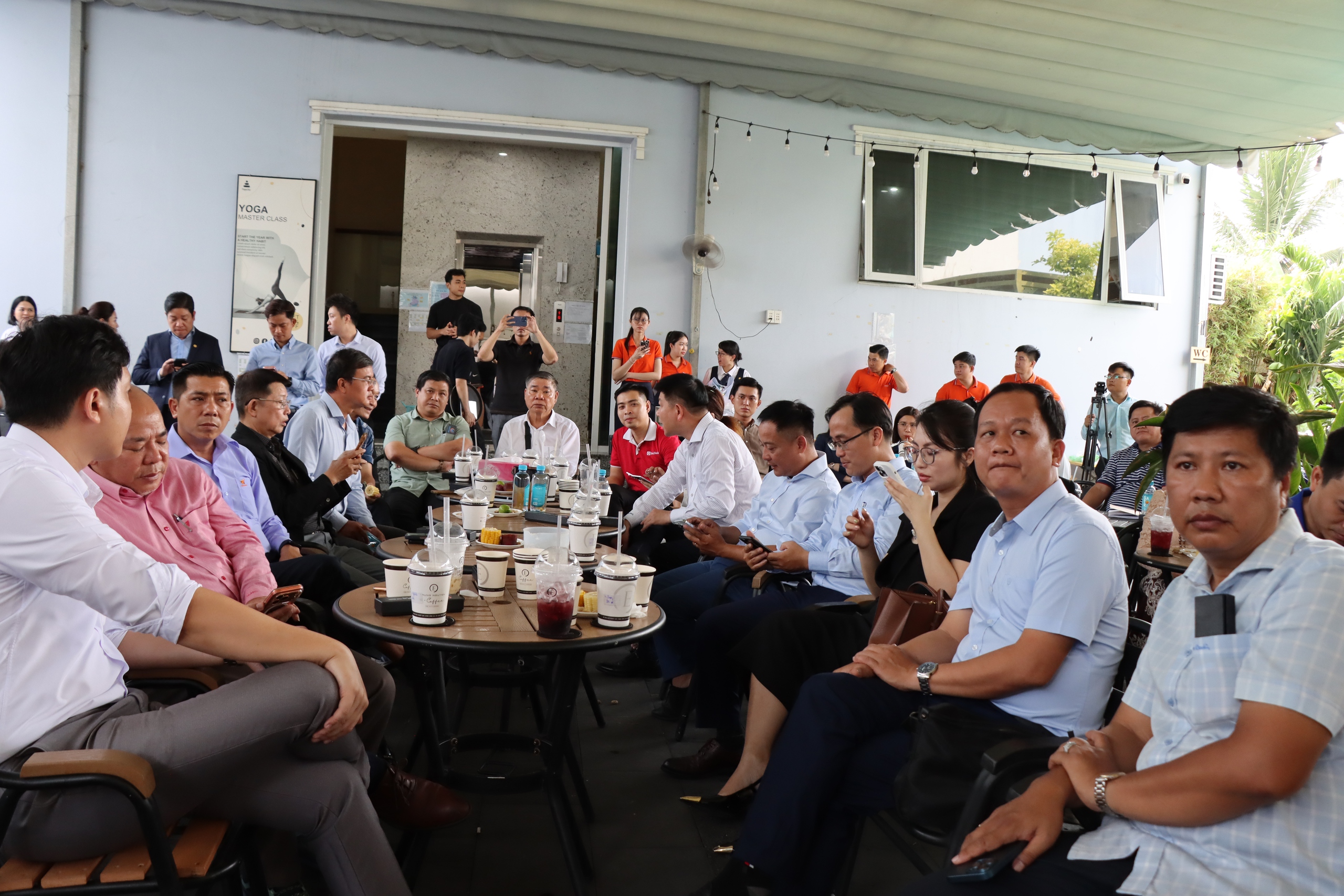 Xã cửa ngõ TPHCM “cà phê cùng doanh nghiệp”, mở hướng hút đầu tư - Ảnh 4.