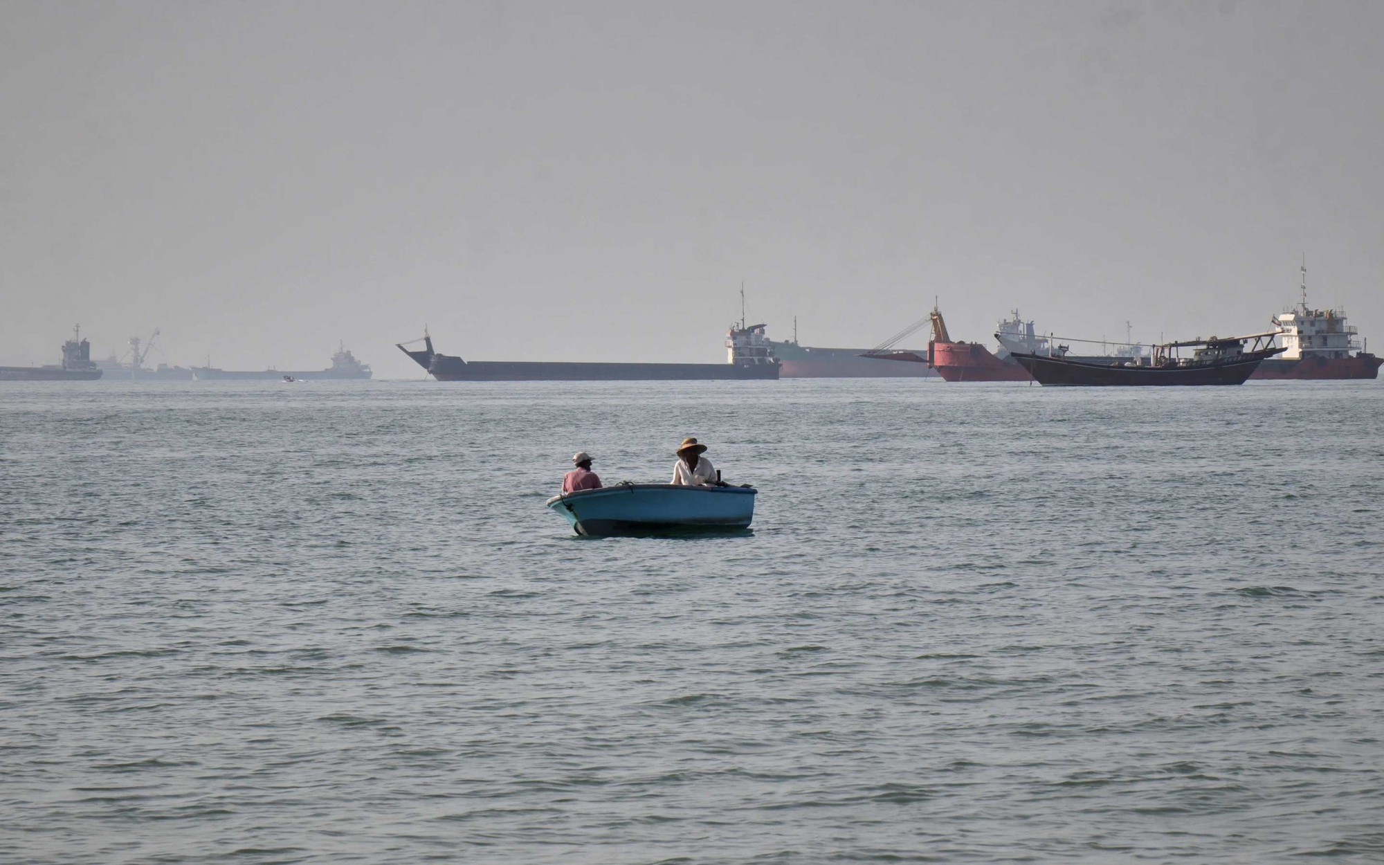 Một tàu Ấn Độ chìm sau vụ tấn công gần Hormuz