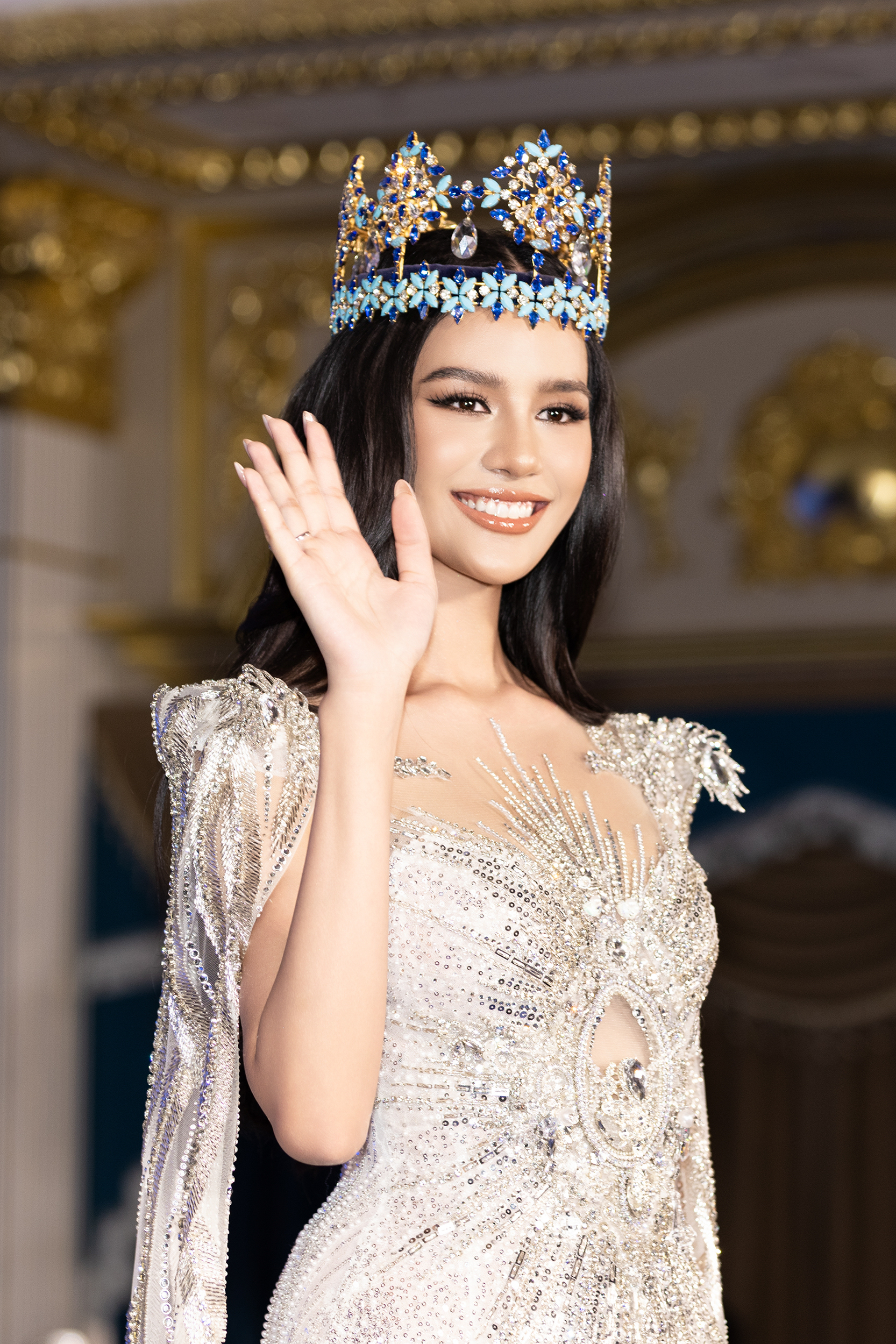 Nhan sắc Hoa hậu Thế giới Opal Suchata Chuangsri khi đến Việt Nam - Ảnh 7.