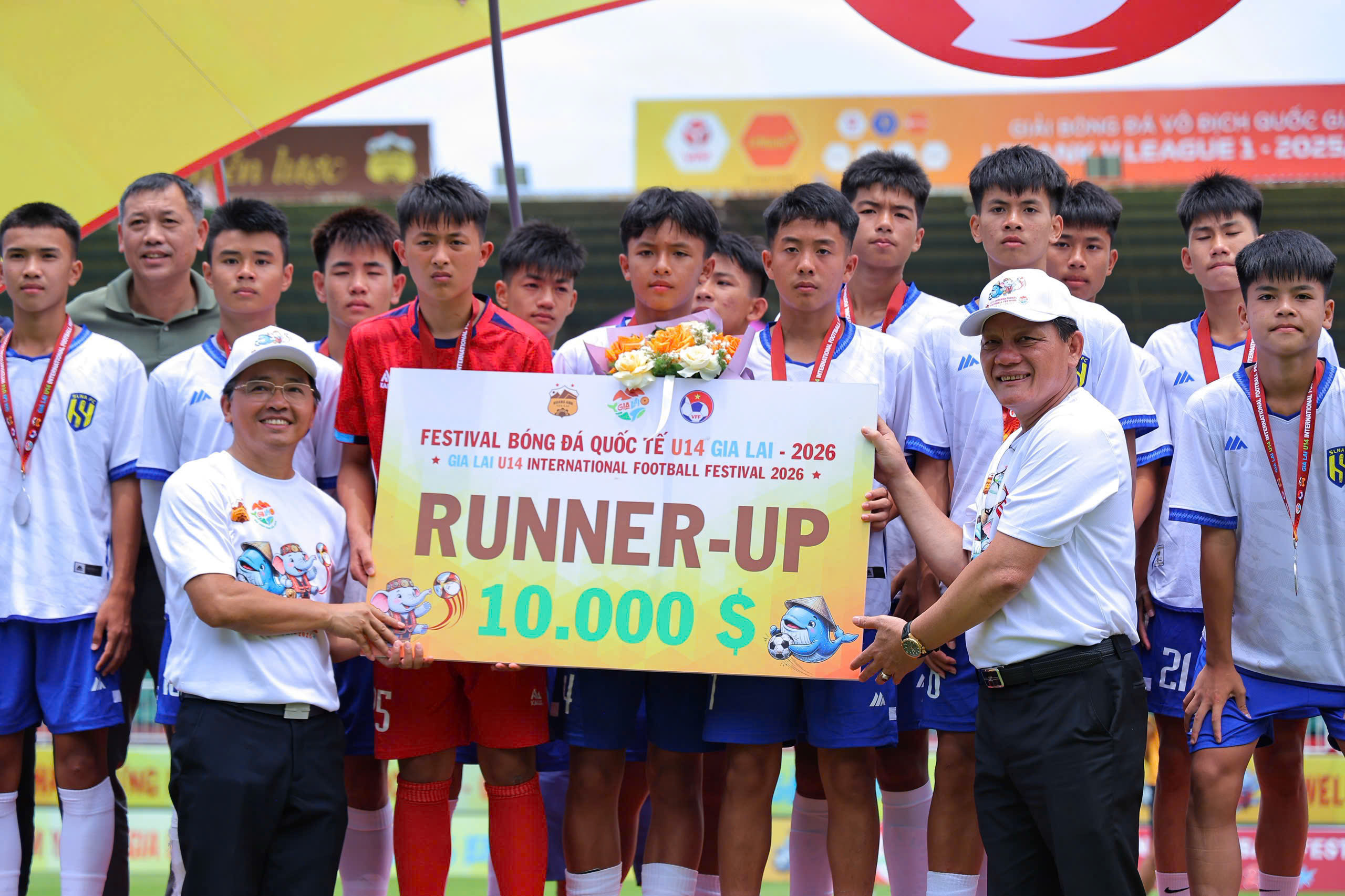 B&oacute;ng đ&aacute; trẻ Việt Nam lớn l&ecirc;n từ những ng&agrave;y hội - Ảnh 9.