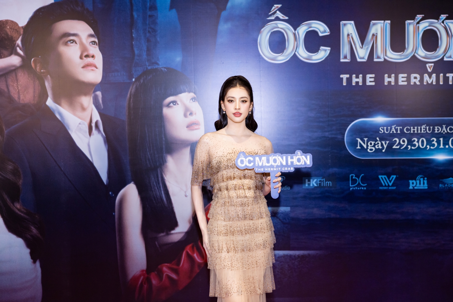 Hoa hậu Tiểu Vy muốn l&agrave; b&ocirc;ng hoa đang tỏa hương - Ảnh 1.