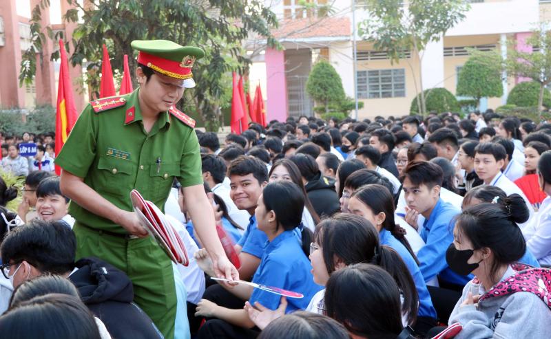 Khi "yêu râu xanh" ẩn mình ngay trong nhà - Ảnh 2.