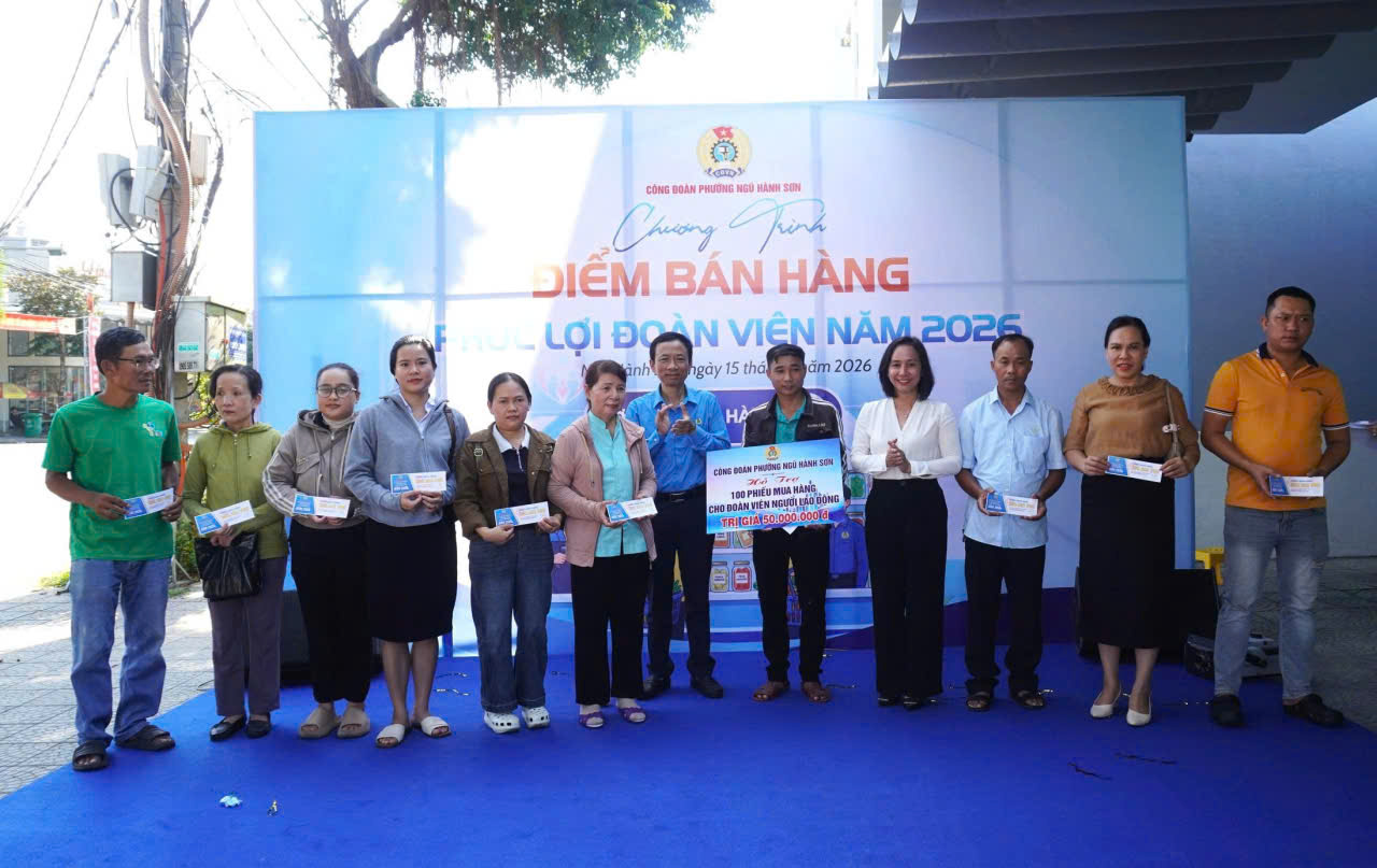 Đ&agrave; Nẵng: Khai trương &ldquo;Điểm b&aacute;n h&agrave;ng ph&uacute;c lợi đo&agrave;n vi&ecirc;n&rdquo; cho người lao động - Ảnh 1.