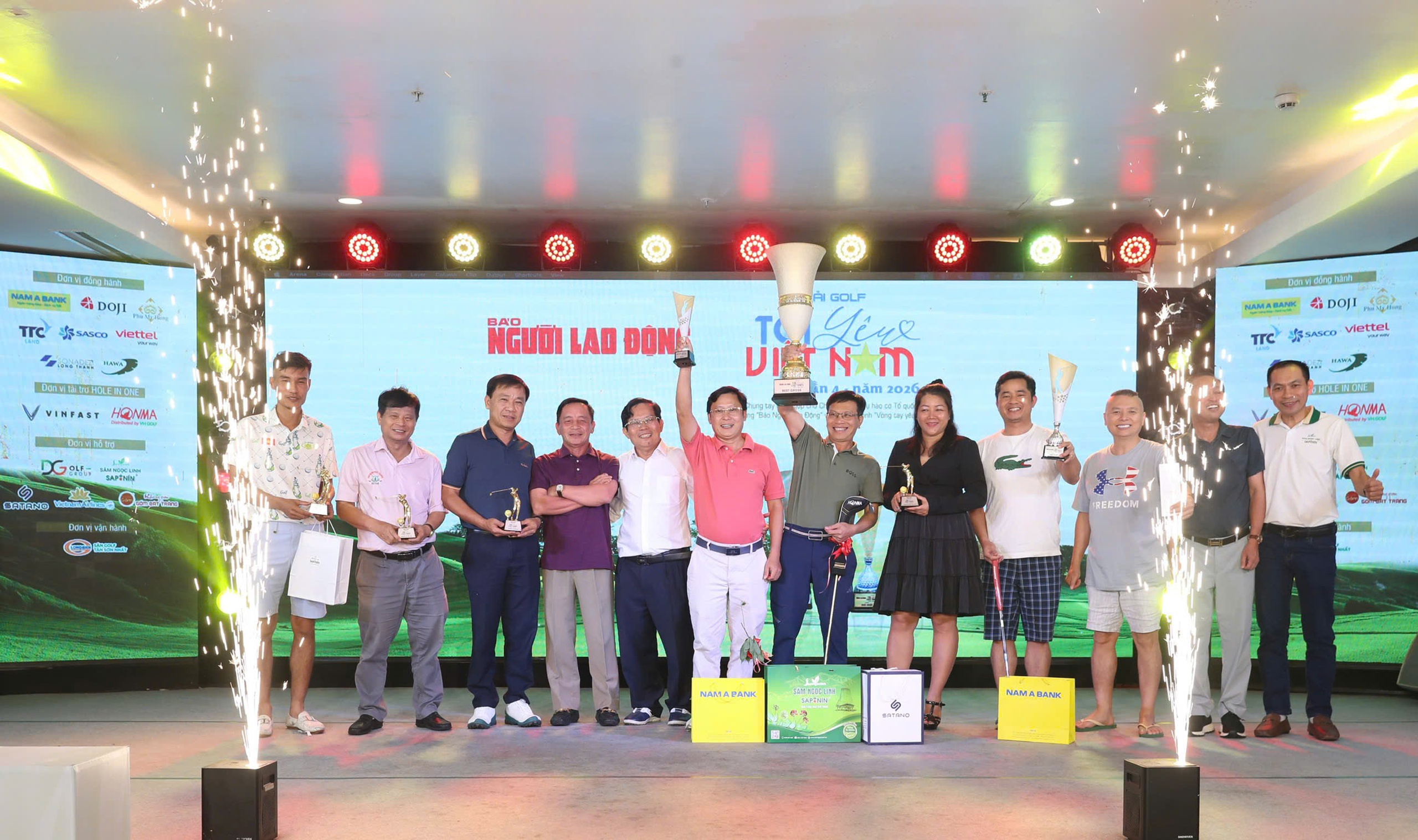 Giải golf "Tôi yêu Việt Nam" 2026: Chiến thắng của những nhà vô địch - Ảnh 12.