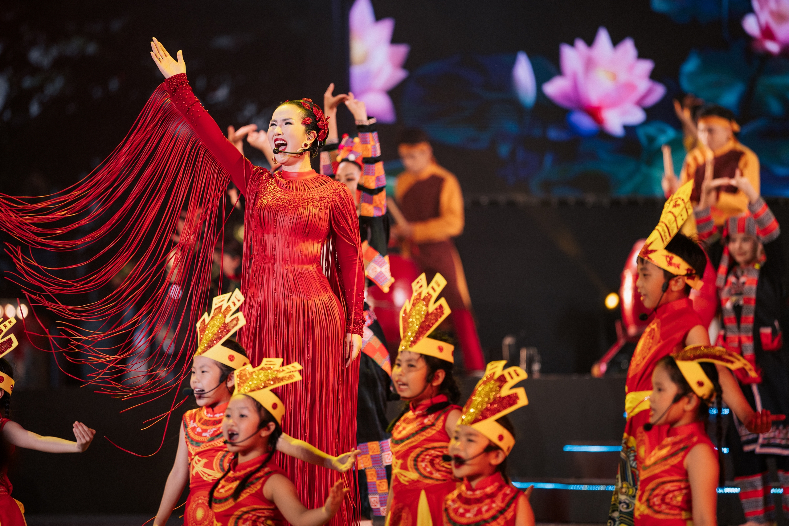 Võ Hạ Trâm: "Tôi không còn cân đo đong đếm khi làm nhạc như trước" - Ảnh 6.