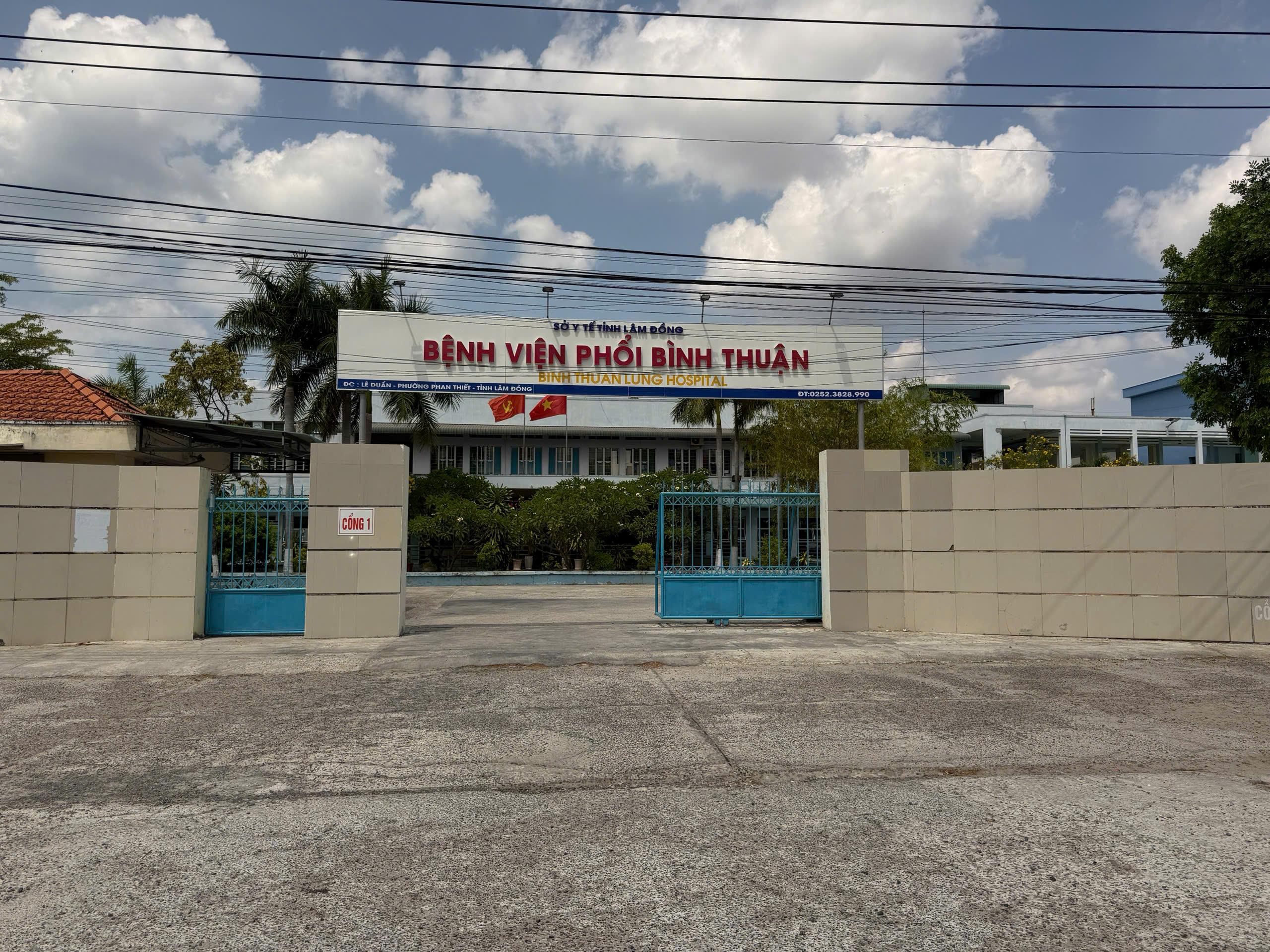 Bệnh viện Phổi Bình Thuận xin miễn xử phạt sai sót đấu thầu thời Covid-19 - Ảnh 1.