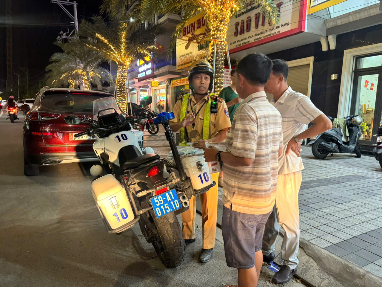 CSGT TPHCM xử phạt vi phạm giao thông trong cao điểm 45 ngày - Ảnh 4.