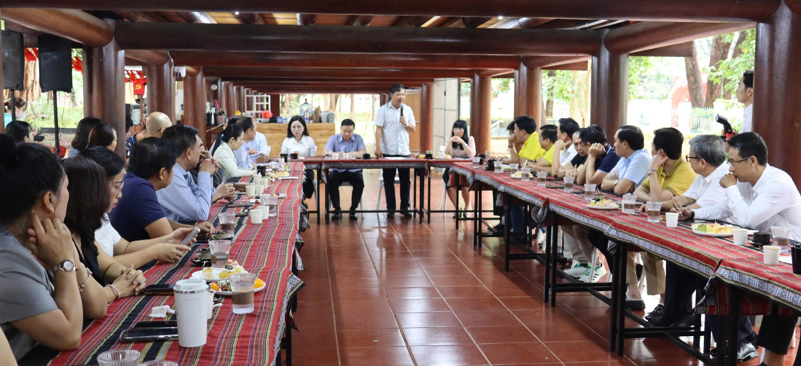 B&iacute; thư tỉnh ủy Đắk Lắk K&ecirc;u gọi đầu tư 219 dự &aacute;n Tại C&agrave; ph&ecirc; doanh nh&acirc;n 2026 - Ảnh 1.