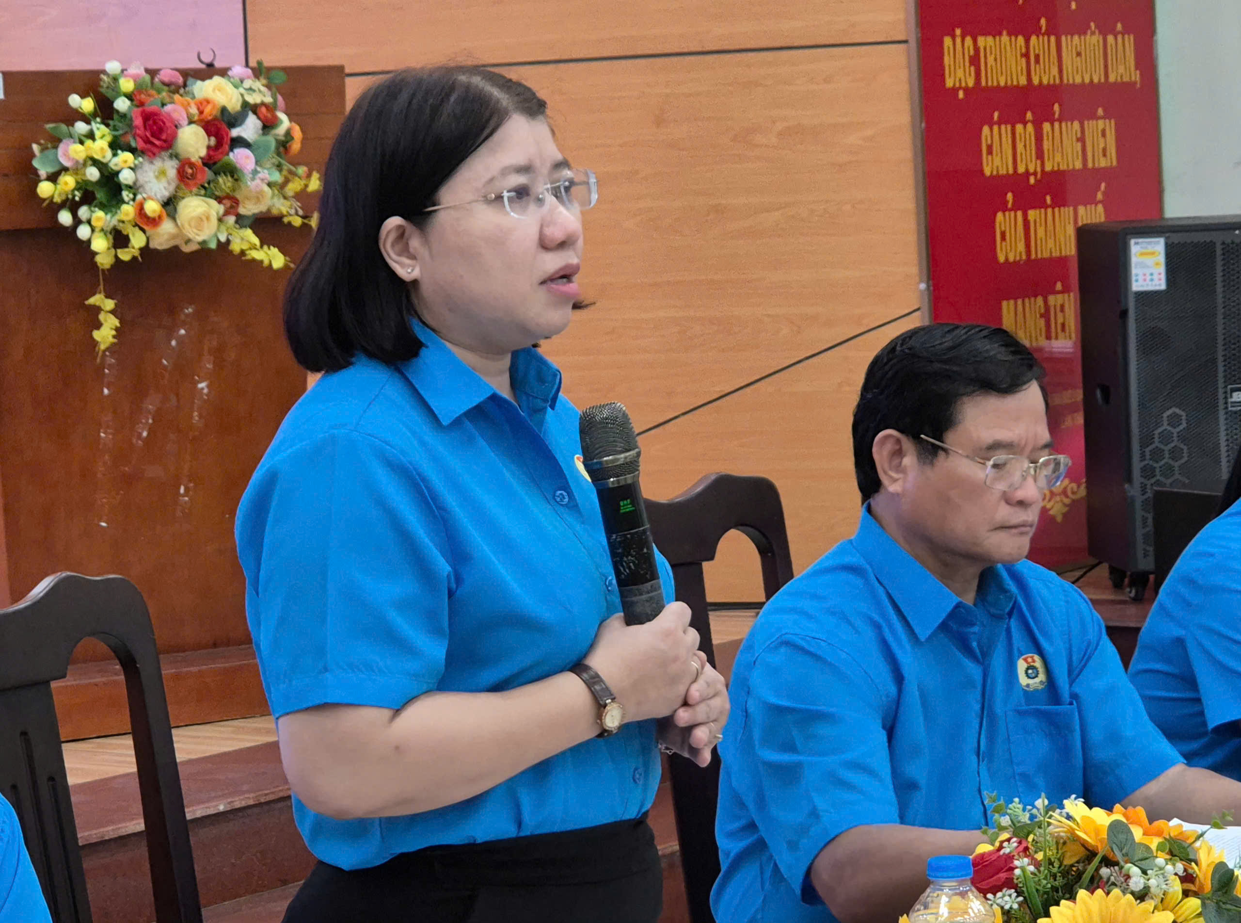 Gặp gỡ lãnh đạo phường, người lao động phản ánh gặp khó khi đăng ký tạm trú - Ảnh 5.