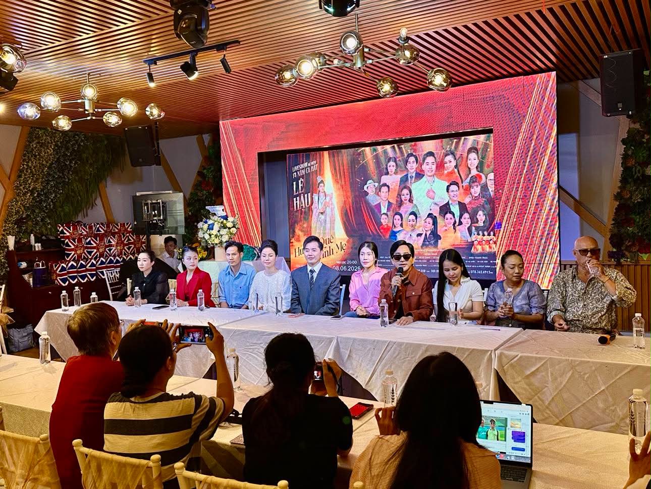 NSƯT Kim Tử Long đạo diễn liveshow "L&ecirc; Hậu - Hương qu&ecirc; t&igrave;nh mẹ" - Ảnh 2.
