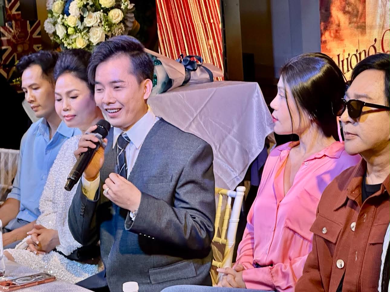 NSƯT Kim Tử Long đạo diễn liveshow "L&ecirc; Hậu - Hương qu&ecirc; t&igrave;nh mẹ" - Ảnh 3.