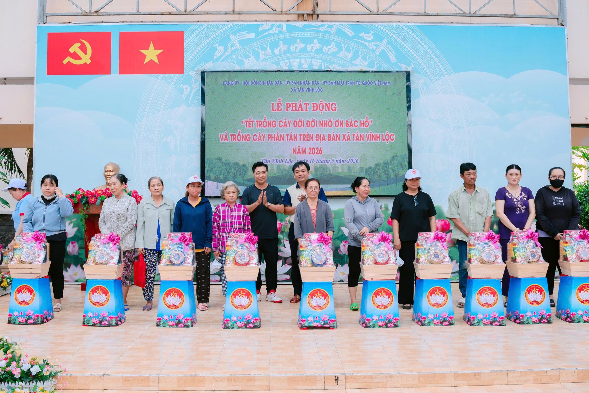 Xã Bình Hưng, TPHCM: Trồng hơn 1.800 cây xanh hưởng ứng "Đời đời nhớ ơn Bác Hồ" - Ảnh 10.