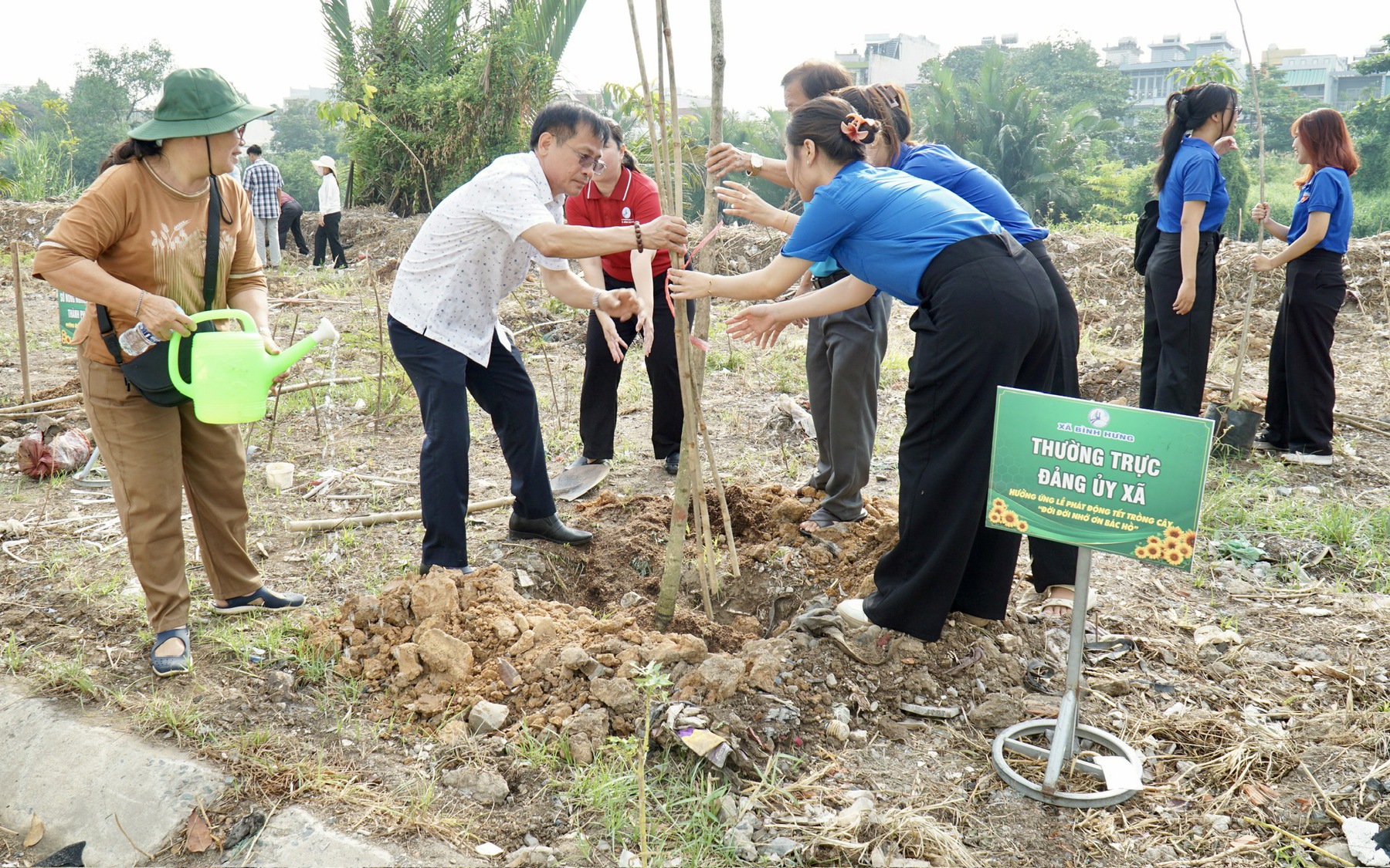 Xã Bình Hưng, TPHCM: Trồng hơn 1.800 cây xanh hưởng ứng "Đời đời nhớ ơn Bác Hồ"
