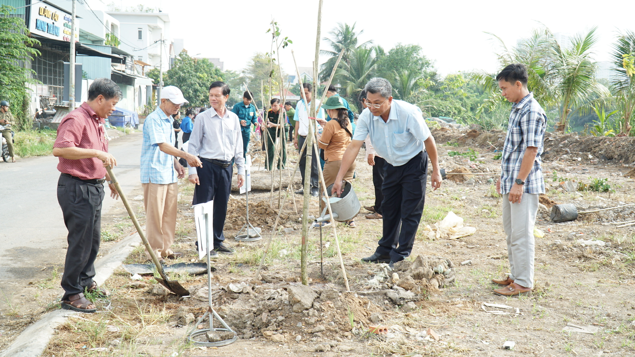 Xã Bình Hưng, TPHCM: Trồng hơn 1.800 cây xanh hưởng ứng "Đời đời nhớ ơn Bác Hồ" - Ảnh 9.