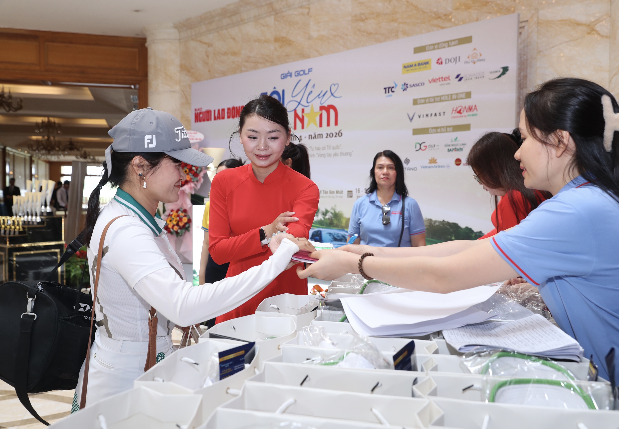 Những khoảnh khắc ấn tượng tại giải Golf "T&ocirc;i y&ecirc;u Việt Nam" lần 4" - Ảnh 4.
