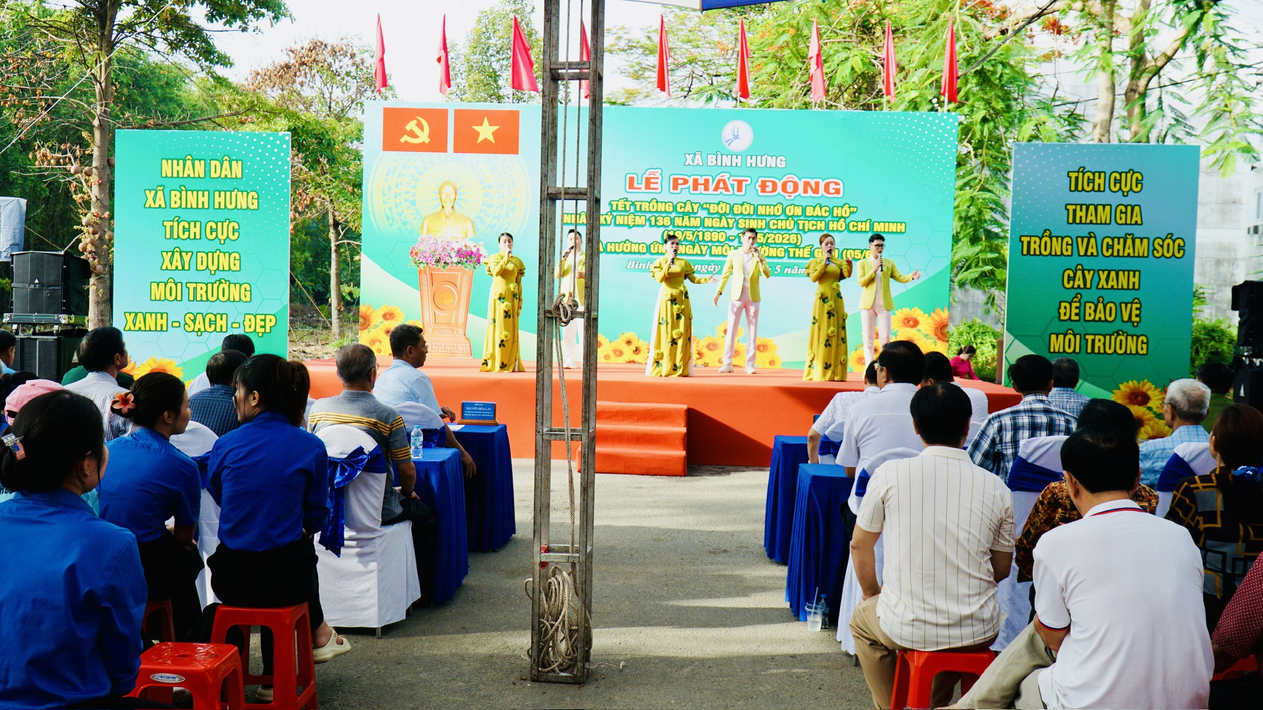 Xã Bình Hưng, TPHCM: Trồng hơn 1.800 cây xanh hưởng ứng "Đời đời nhớ ơn Bác Hồ" - Ảnh 1.