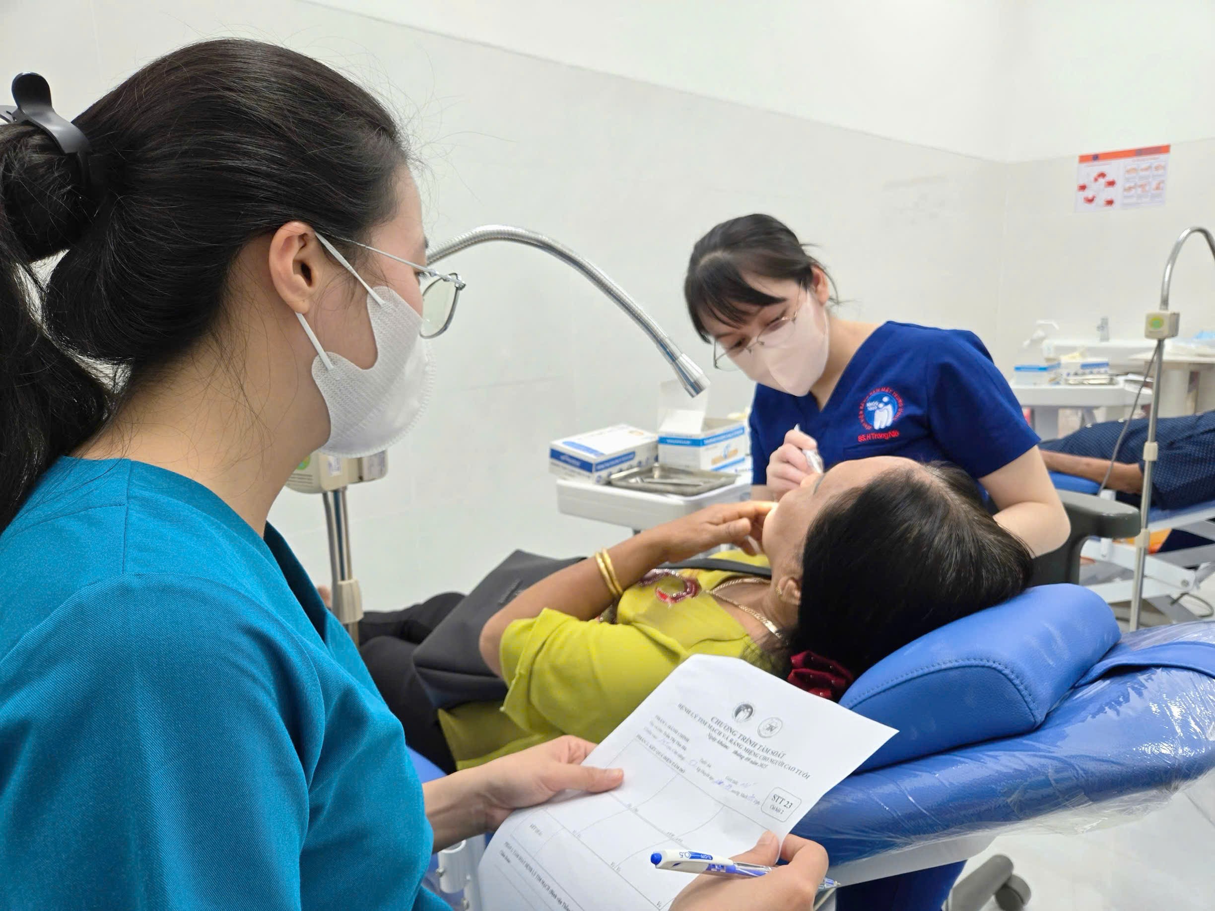 TPHCM: Những đối tượng n&agrave;o được hỗ trợ BHYT 100%? - Ảnh 1.