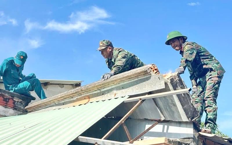 Mưa giông kèm lốc mạnh, nhiều nhà dân ở Châu Đức hư hỏng