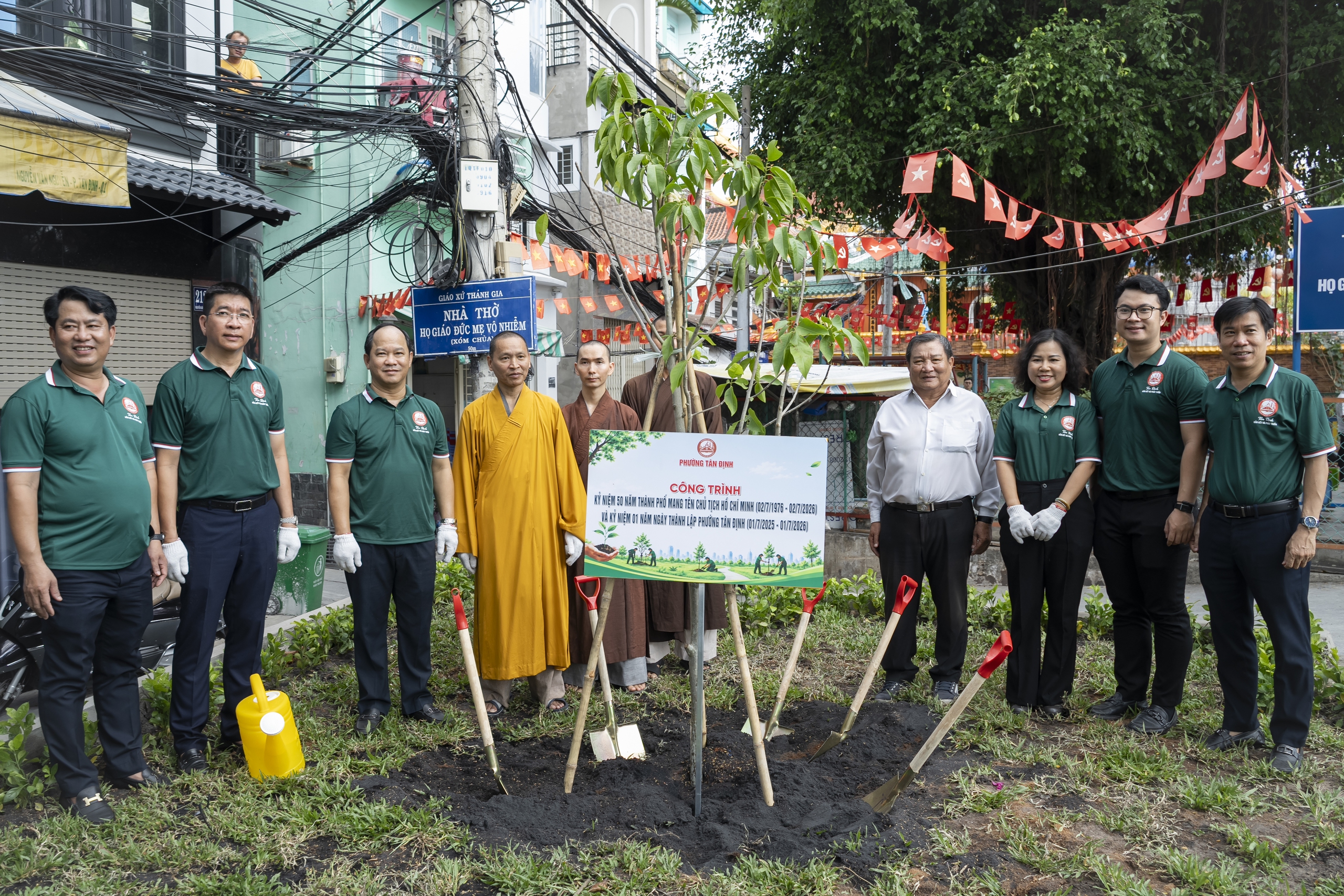 Dấu ấn từ cơ sở: Nhiều địa phương TPHCM thi đua làm đẹp thành phố mang tên Bác - Ảnh 2.