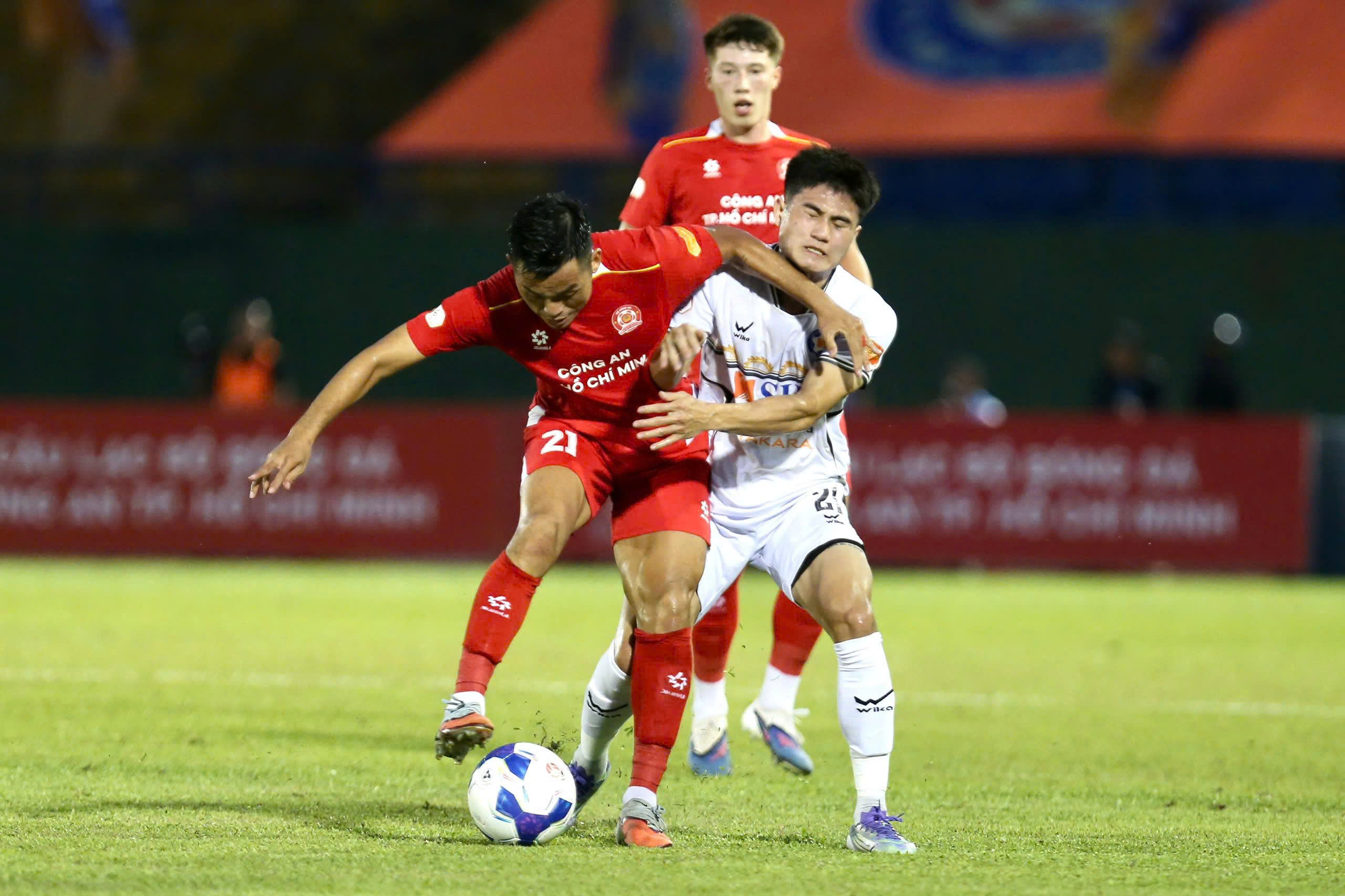 V&ograve;ng 23 V-League: CAHN đăng quang sớm, PVF-CAND trở lại ch&oacute;t bảng - Ảnh 1.