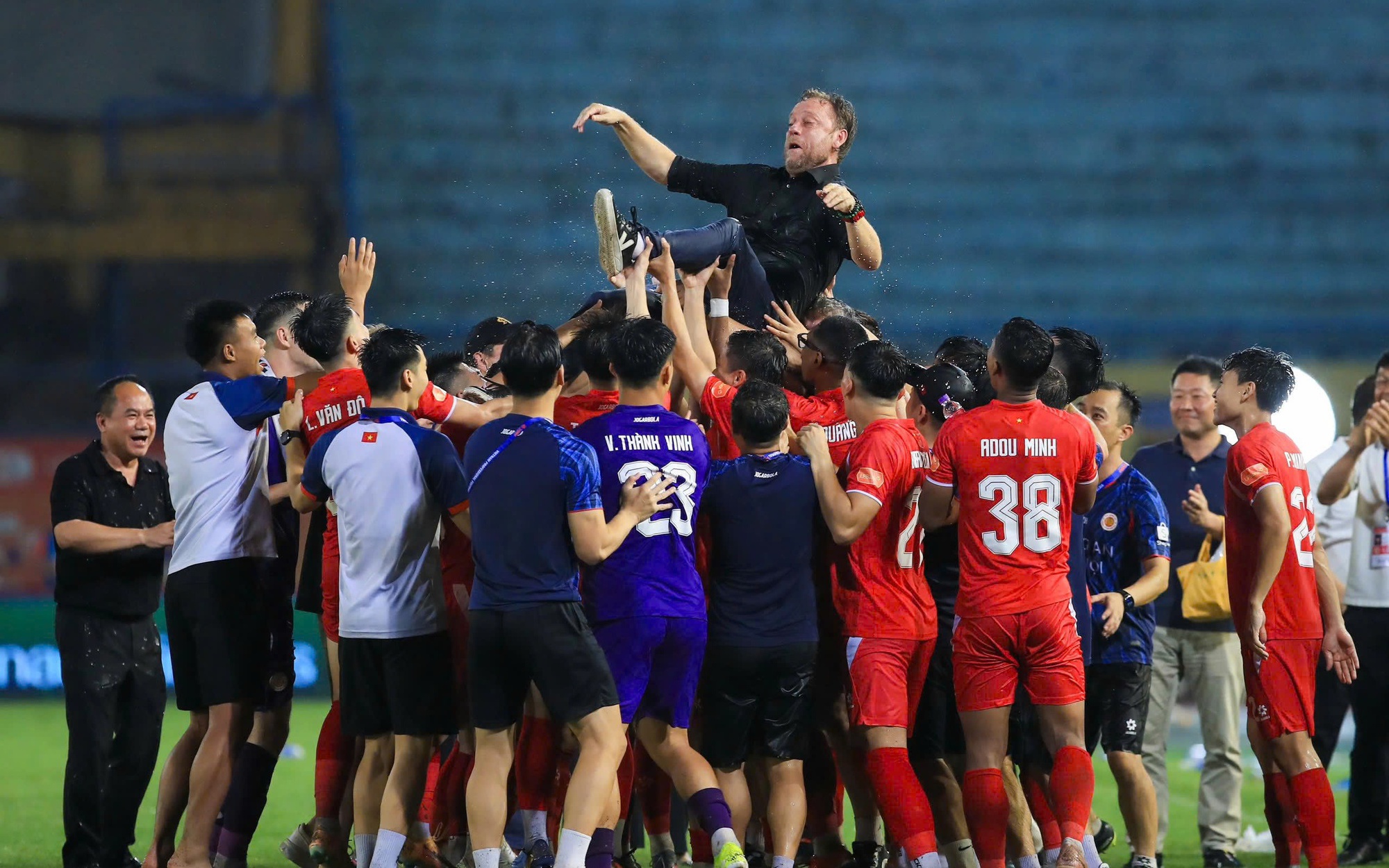 Vòng 23 V-League: CAHN đăng quang sớm, PVF-CAND trở lại chót bảng