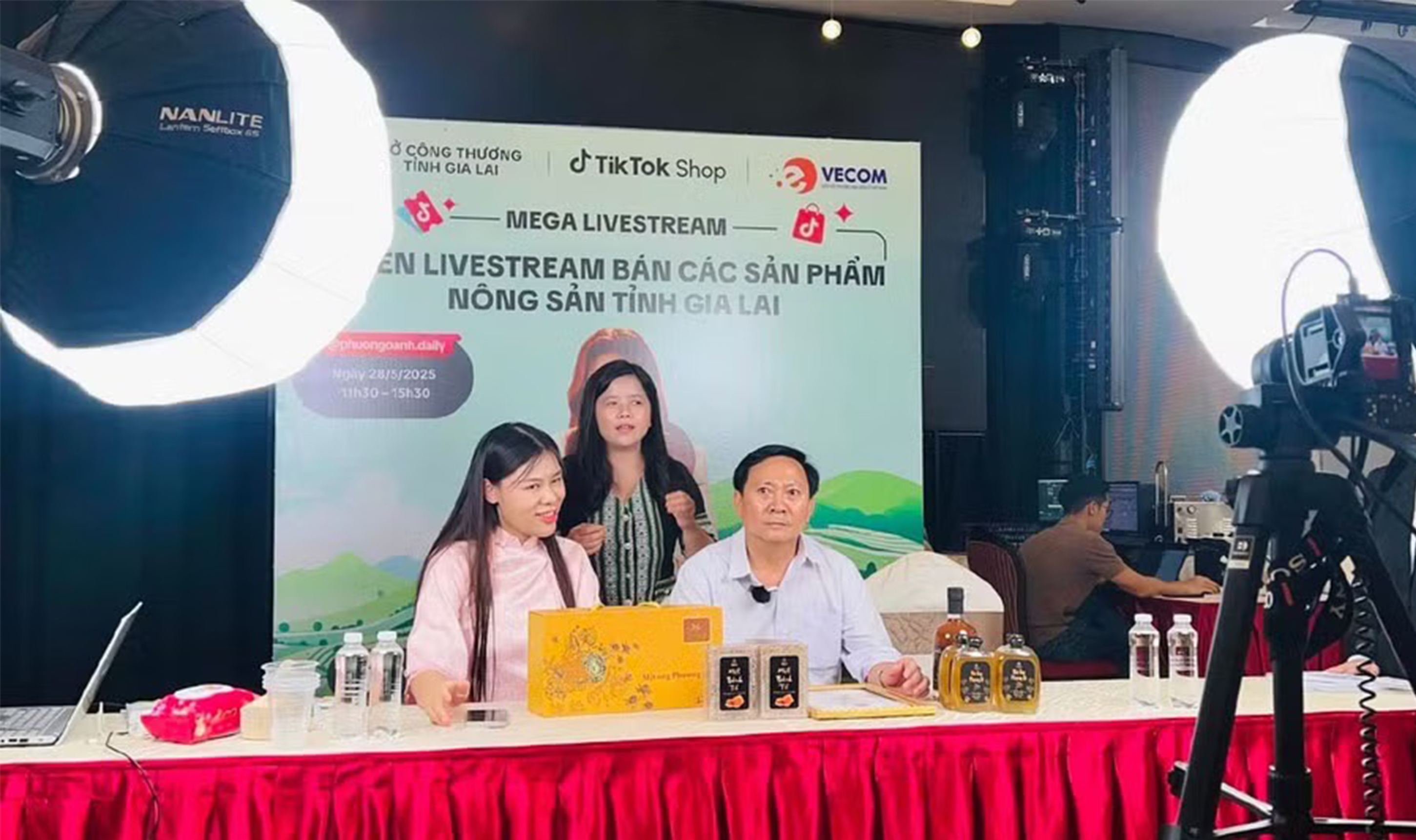 Livestream b&aacute;n n&ocirc;ng sản gi&uacute;p người d&acirc;n Gia Lai v&agrave; Đắk Lắk kết nối thị trường năm 2026 - Ảnh 1.